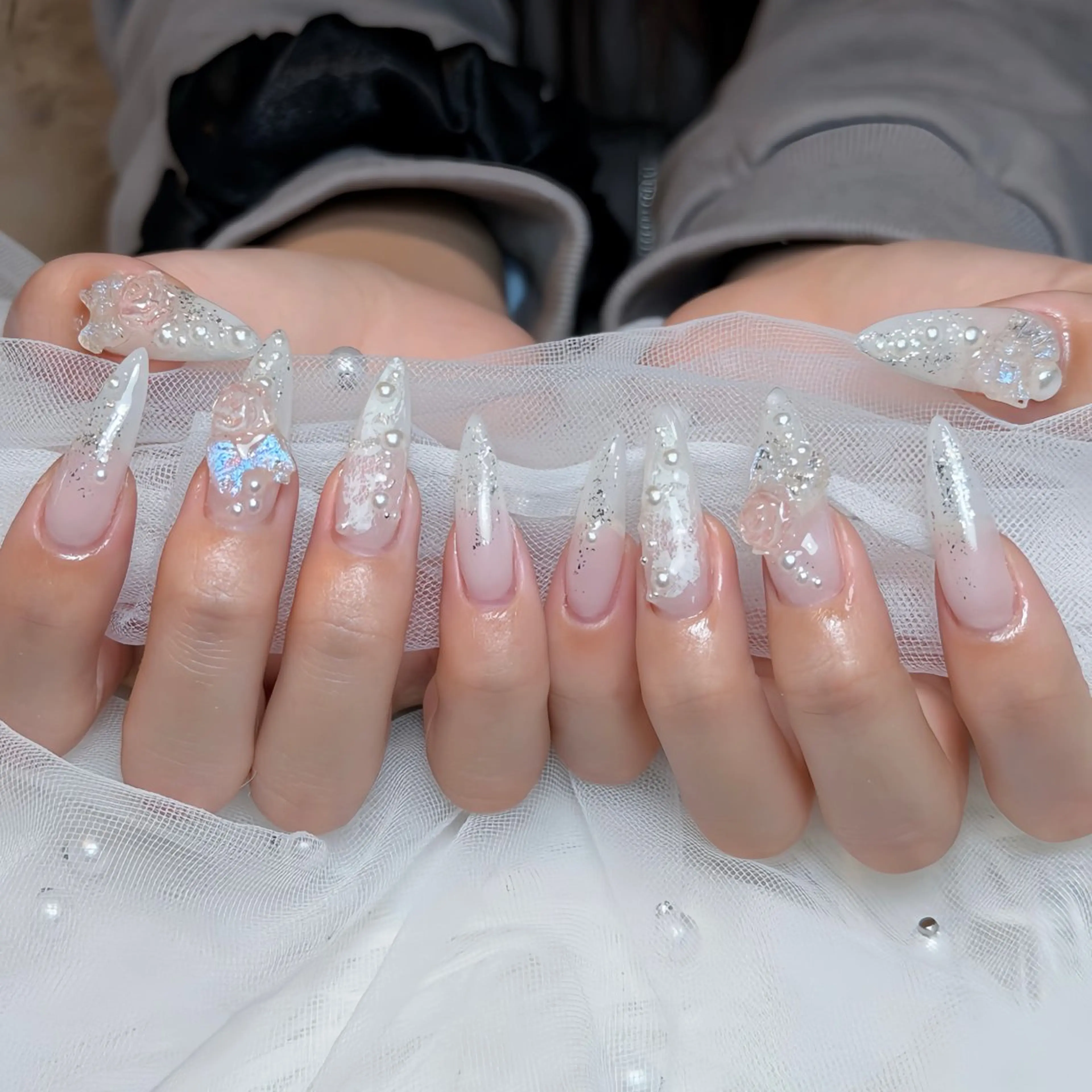 ネイル オーロラネイル ボルドー ブラウン 氷ネイル・うるうるネイル キラキラネイル ハンドネイル Julli NailStudioのネイルデザイン