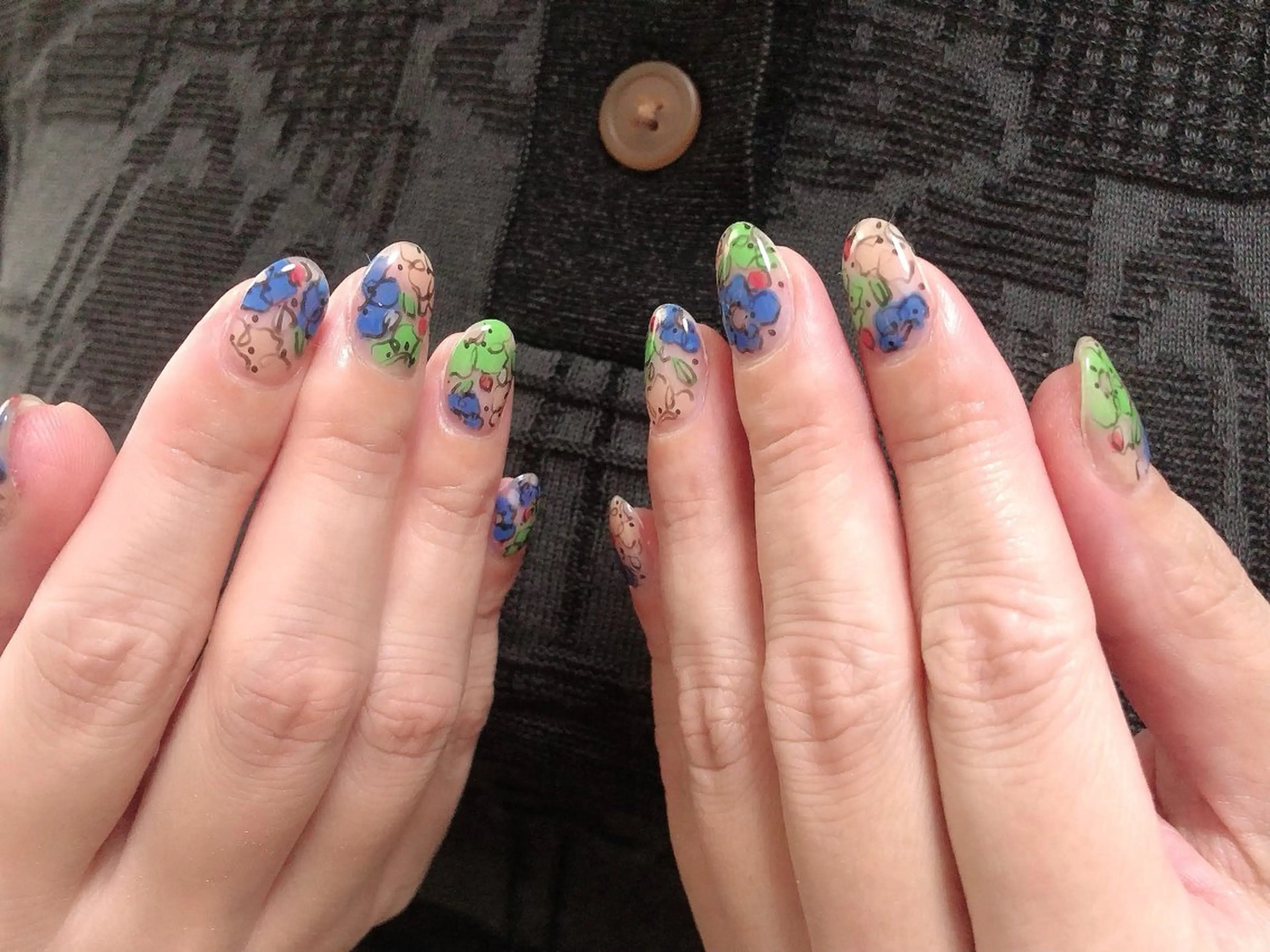 ネイル mano nella manoのネイルデザイン