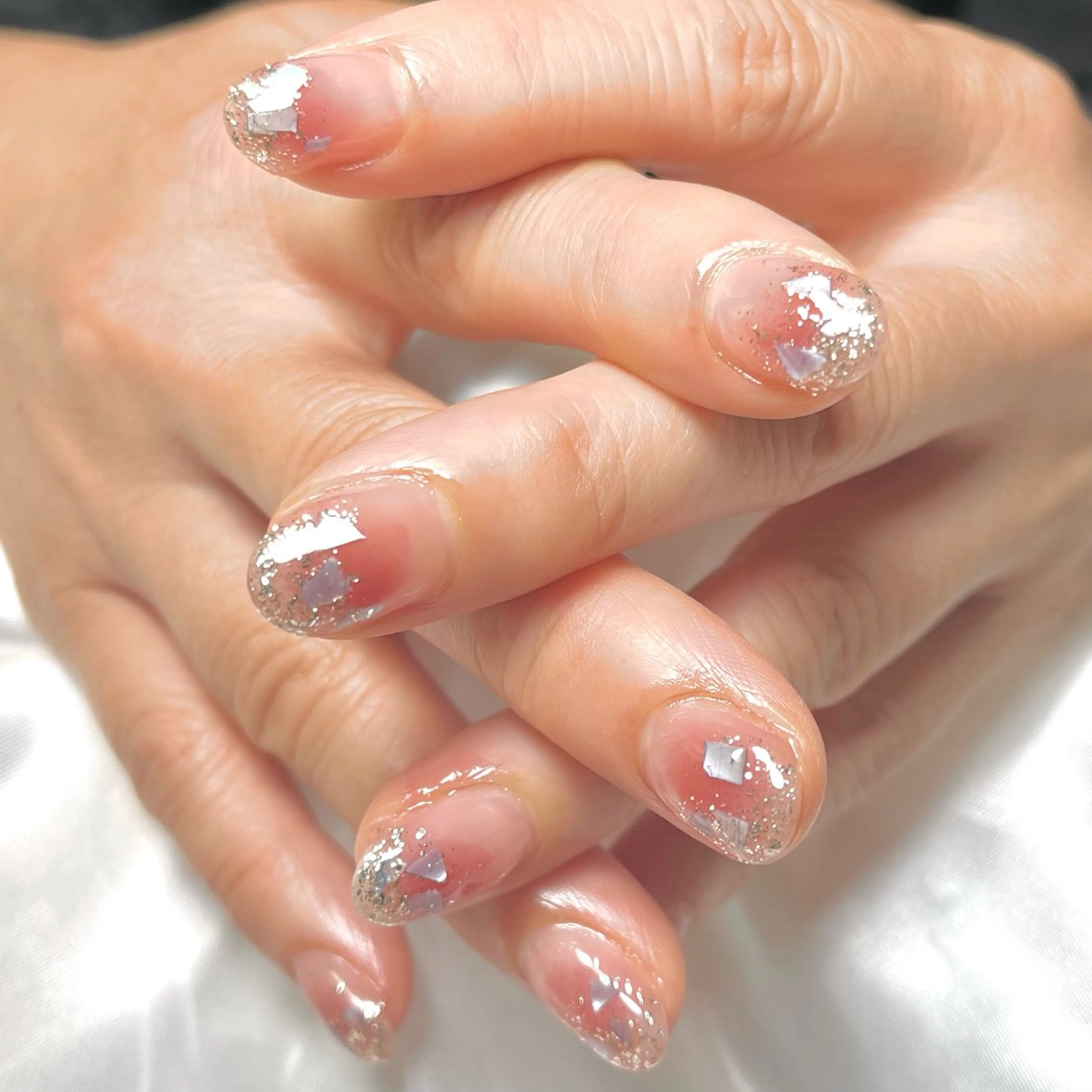 ネイル チークネイル グラデーション ラメ(グリッター) ラメグラデーション COCO  NAIL所属・COCO NAILのネイルデザイン