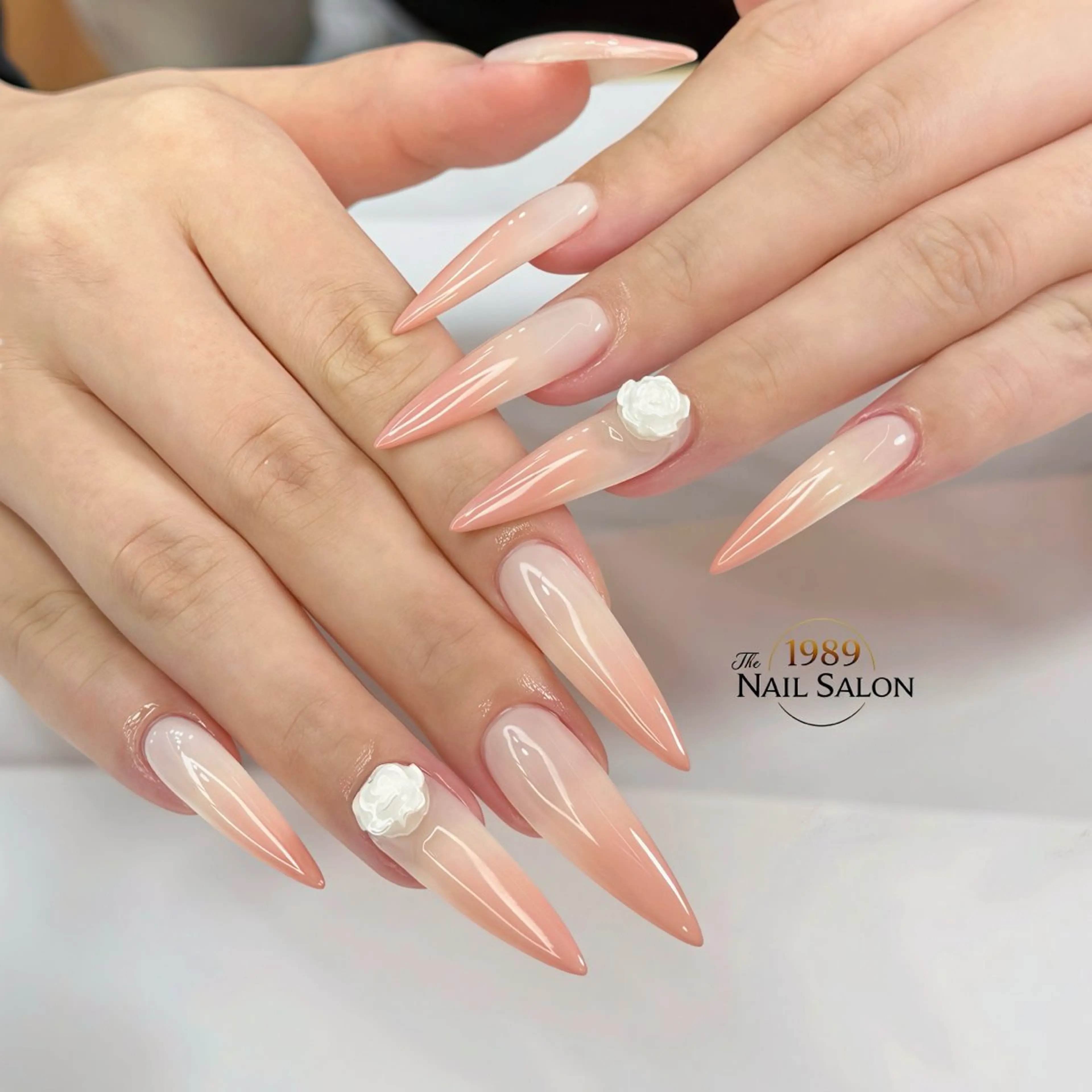 ネイル グラデーション ハンドネイル The 1989 Nail Salonのネイルデザイン