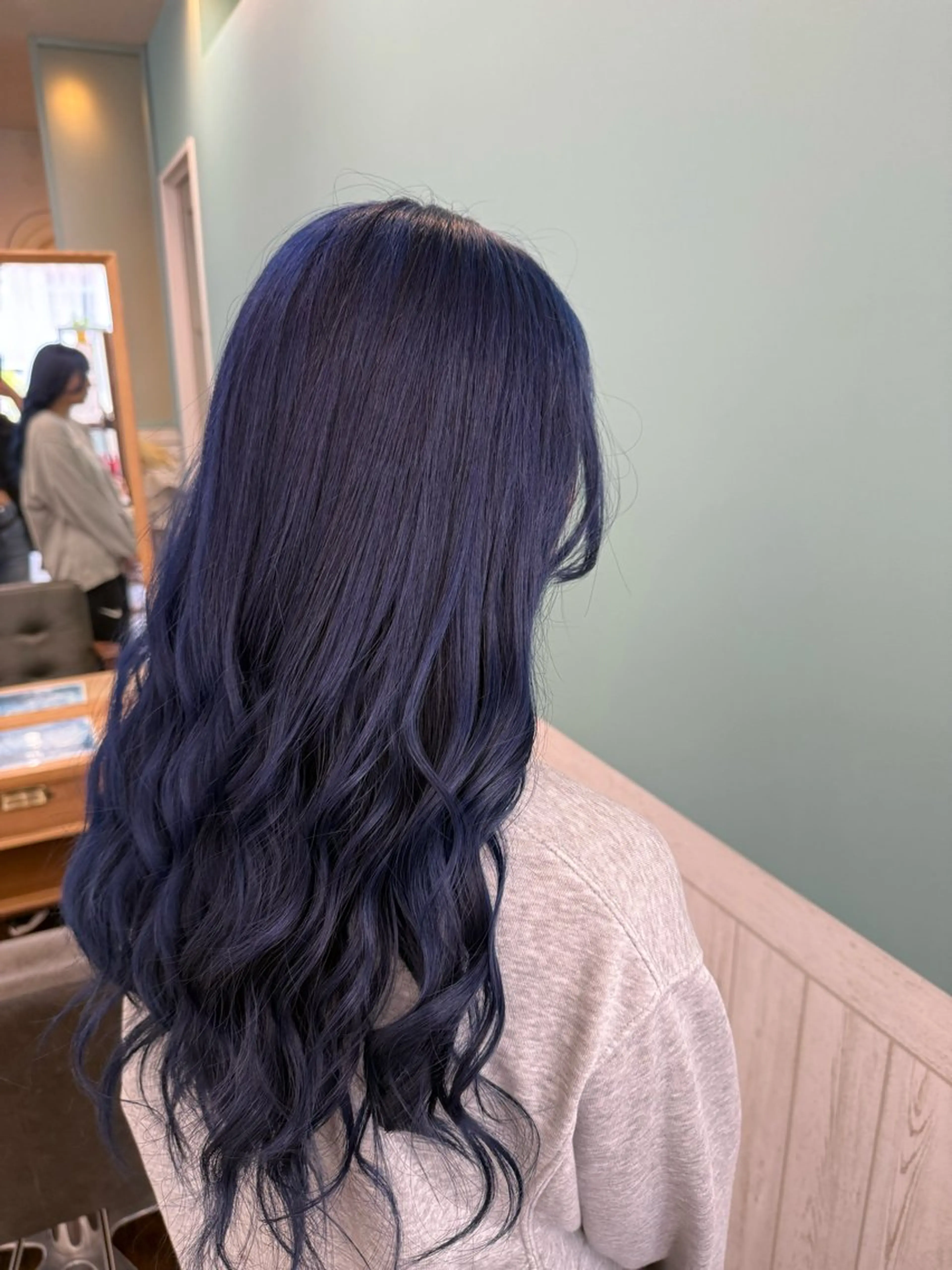 カラー ブリーチ ダブルカラー ネイビーカラー 堀 優花のヘアスタイル