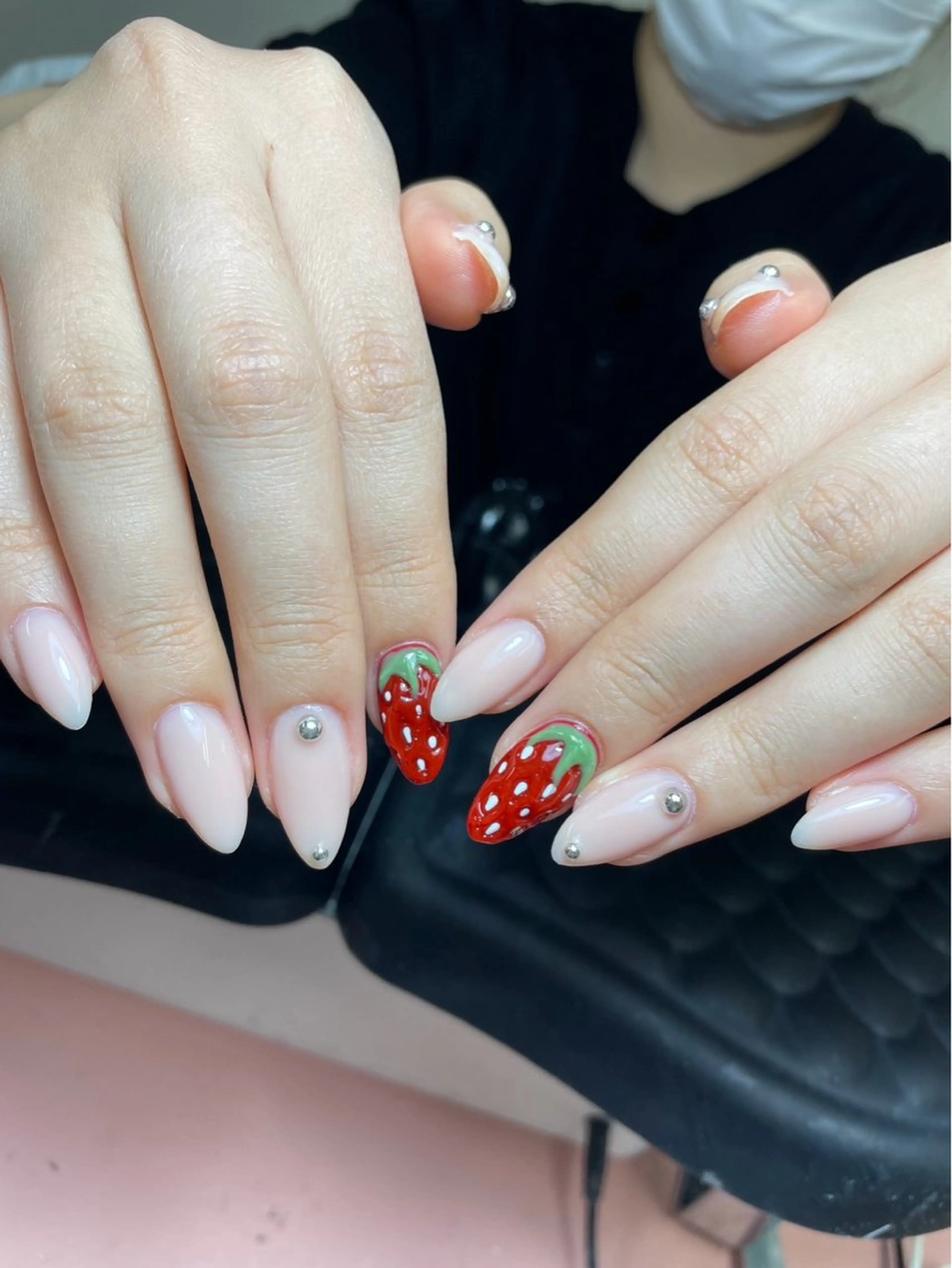ネイル チークネイル 長さ出し フットネイル ジェルネイル 卒業式 𝓐𝓷𝓻𝓲 XiinhNailのネイルデザイン