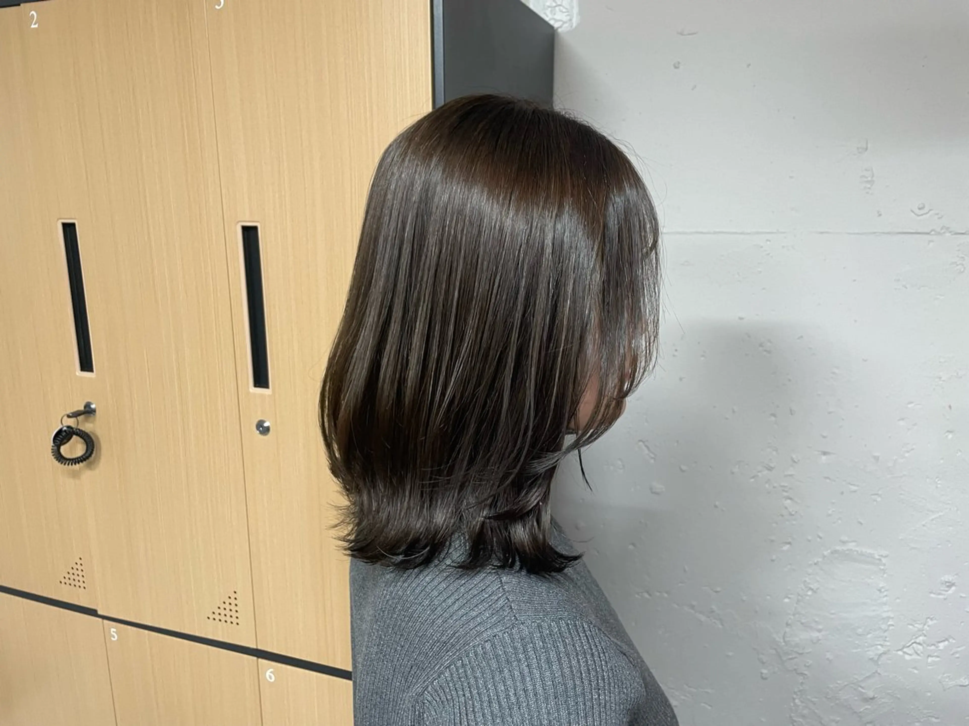 ミディアム カット ヘアカラー tokute 中野真咲🐺のヘアスタイル