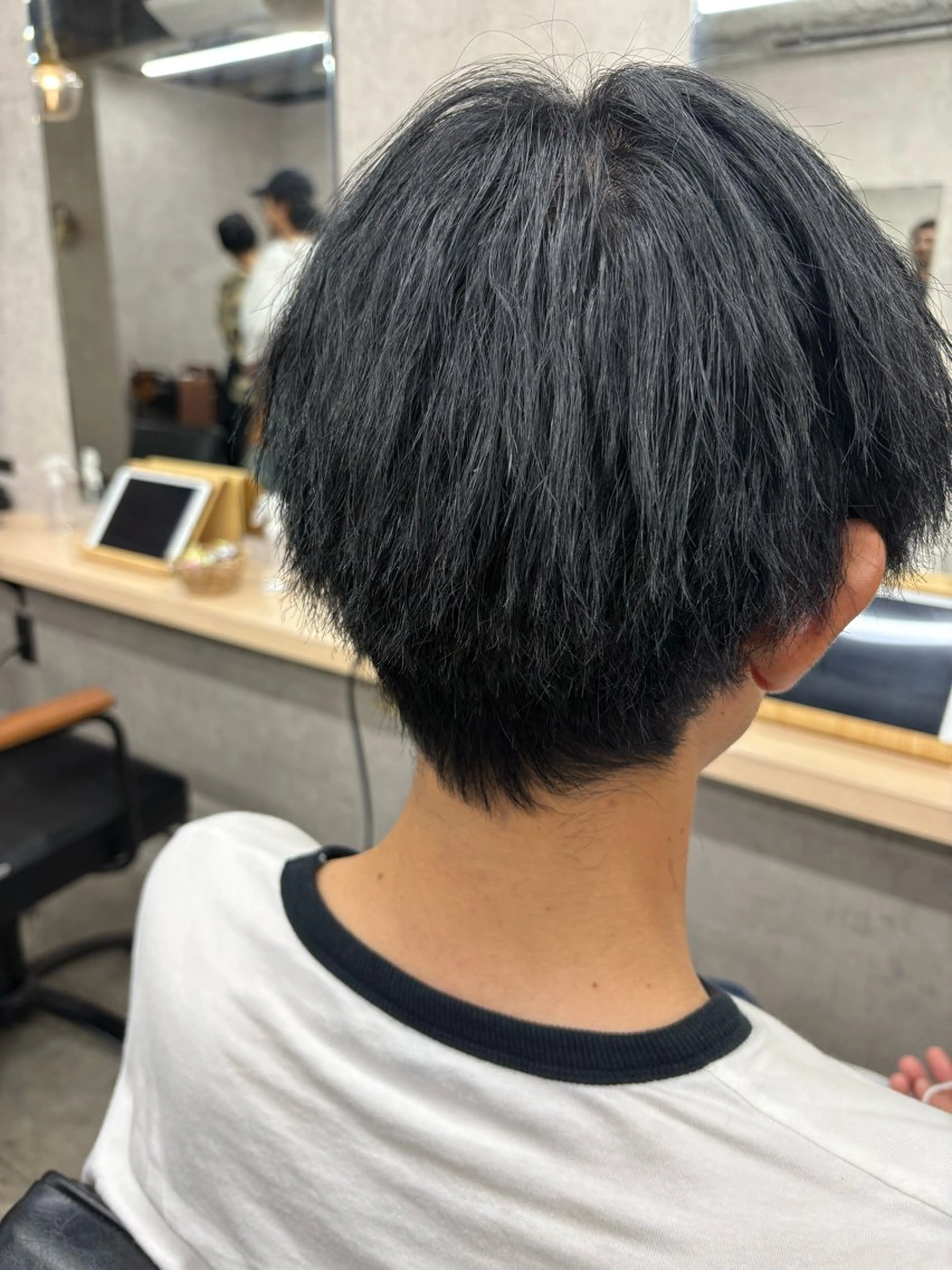 カラー 黒髪 ブルーカラー ブルーブラック 透明感カラー 中田 汐梨のヘアスタイル