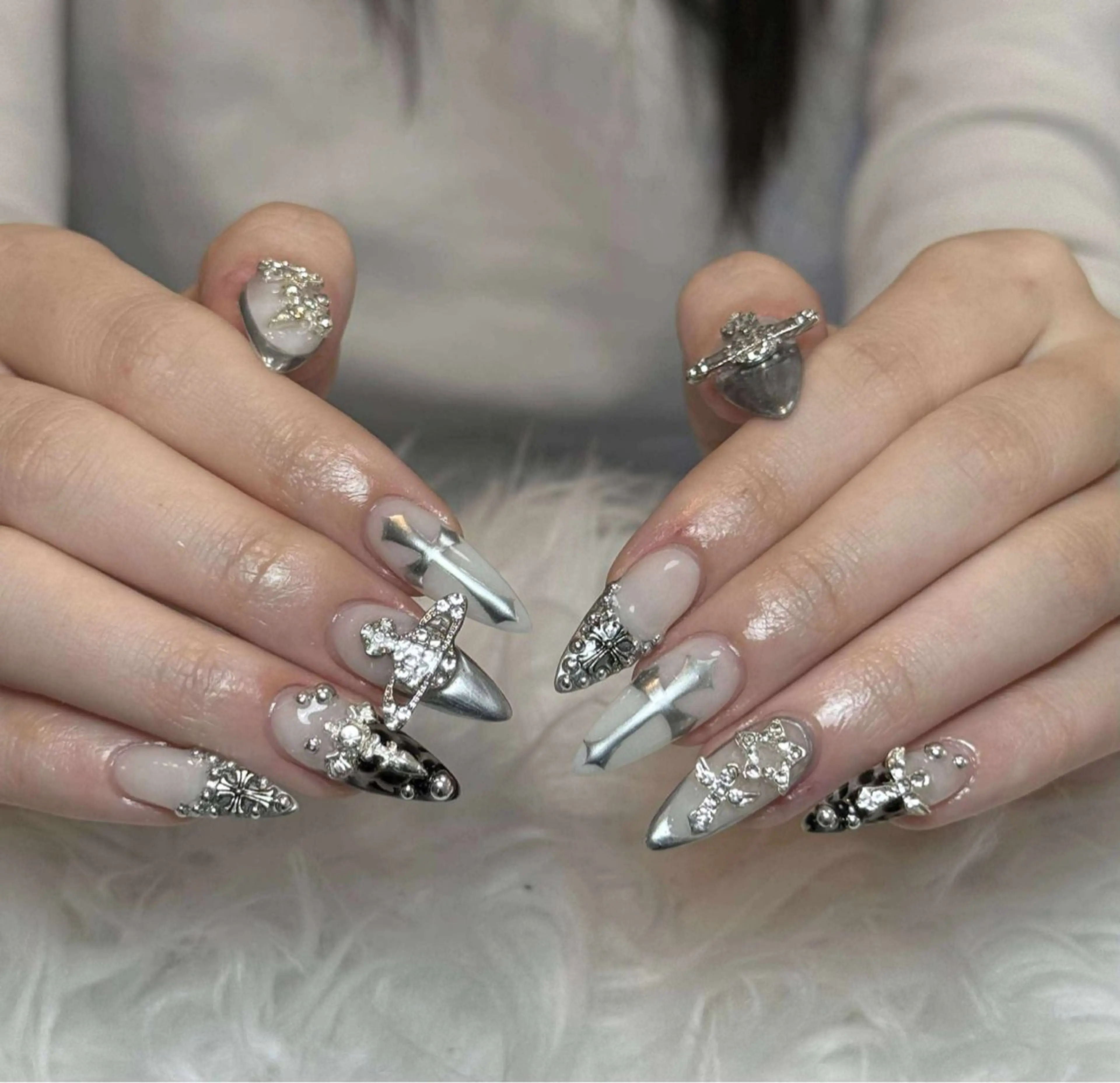 ネイル オーロラネイル ボルドー ブラウン 氷ネイル・うるうるネイル キラキラネイル ハンドネイル Julli NailStudioのネイルデザイン