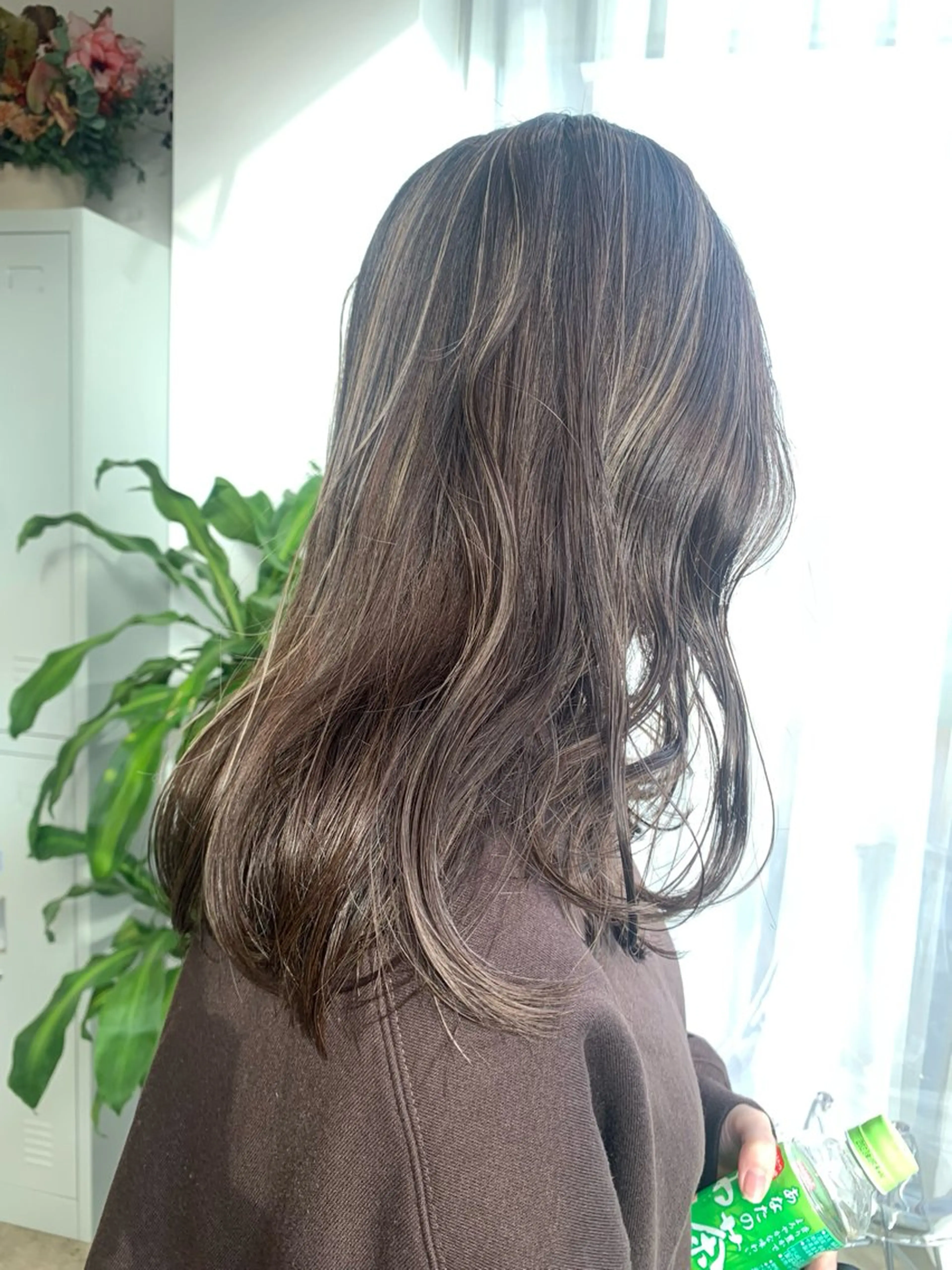 ミディアム ハイライト レイヤーカット ヘアカラー トリートメント 《4月クーポン記 載中》小森祐希のヘアスタイル