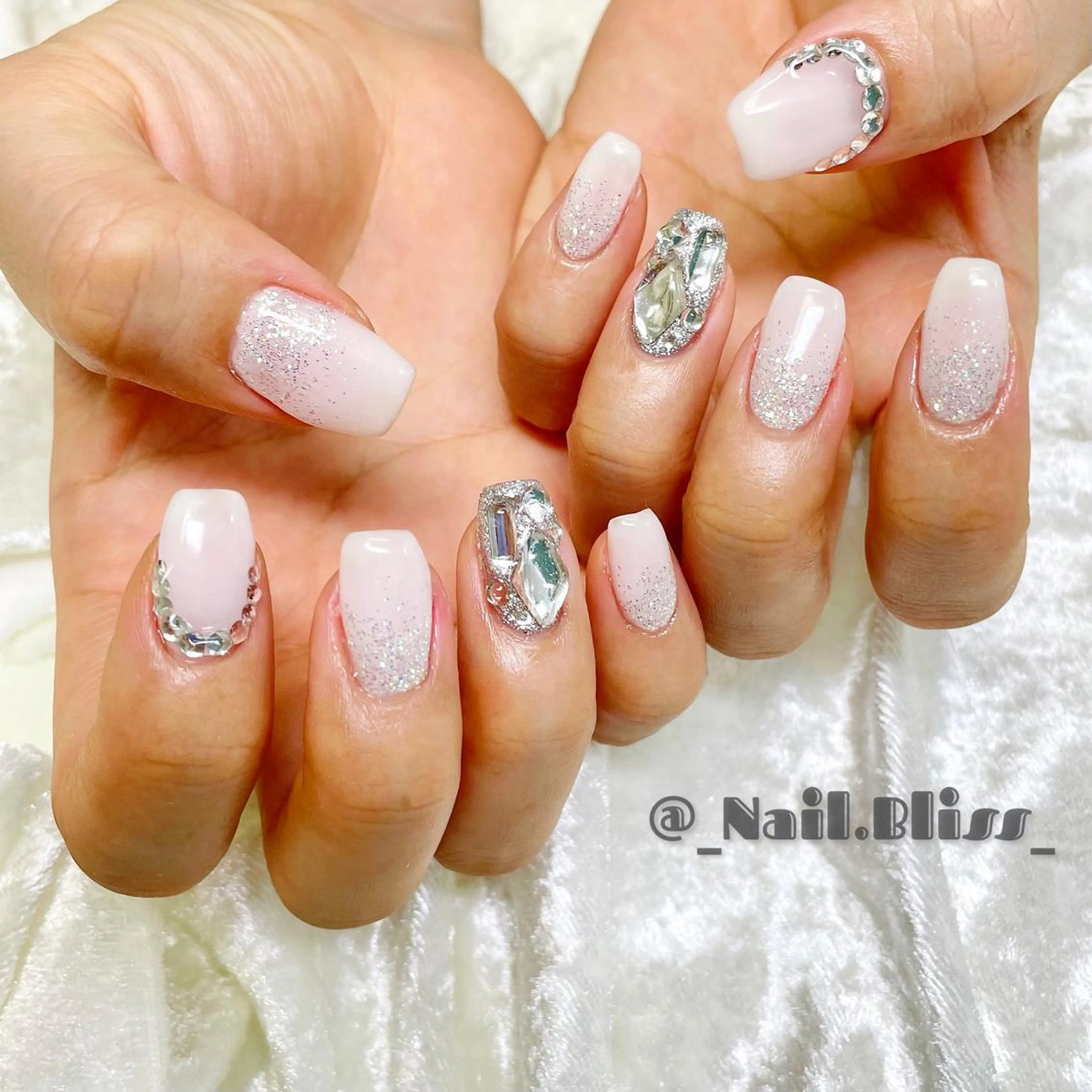ネイル ホワイト ハンドネイル NAIL BLISSのネイルデザイン