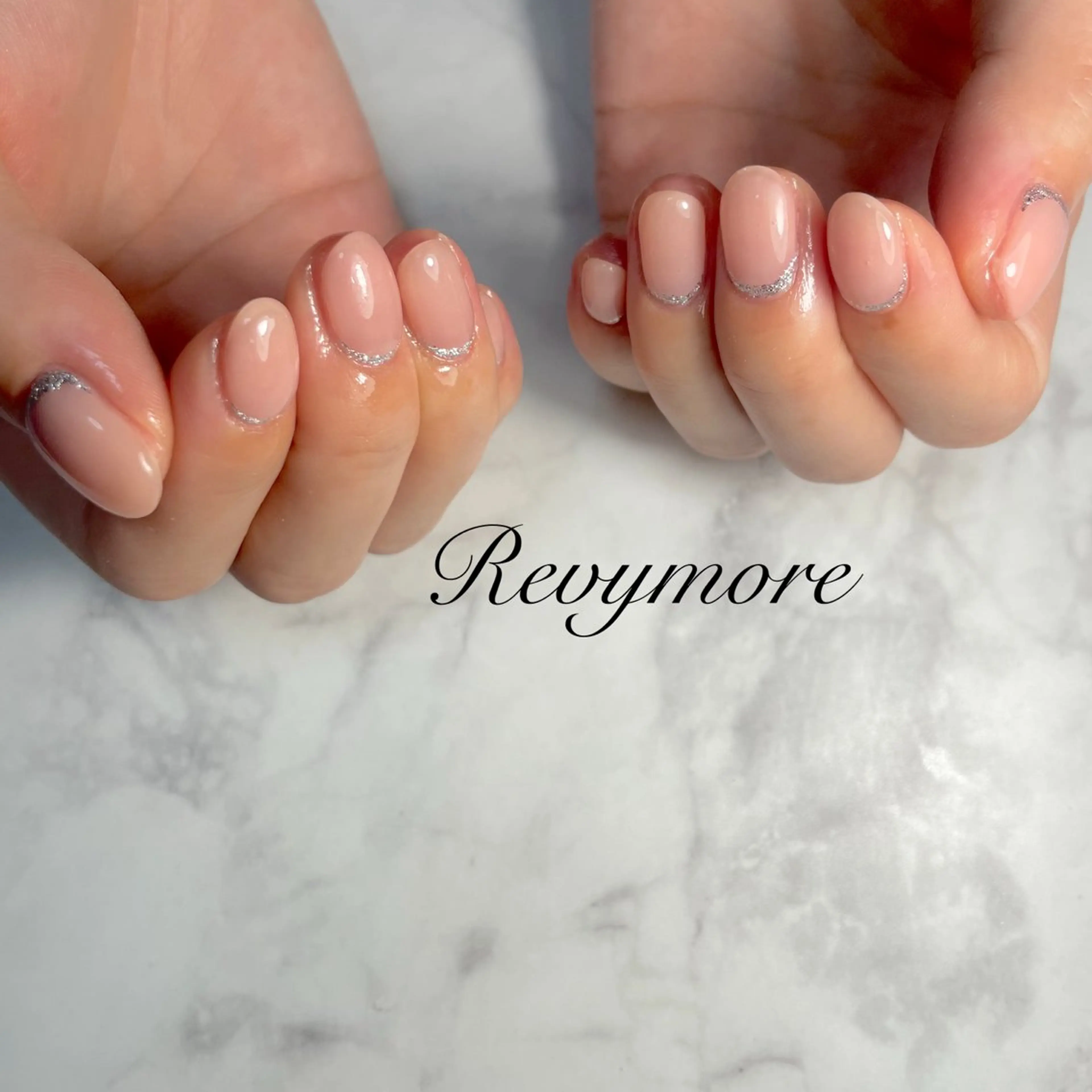 ネイル ジェルネイル ラメ(グリッター) ニュアンスネイル オフィスネイル シンプルネイル nail salon Revymoreのネイルデザイン