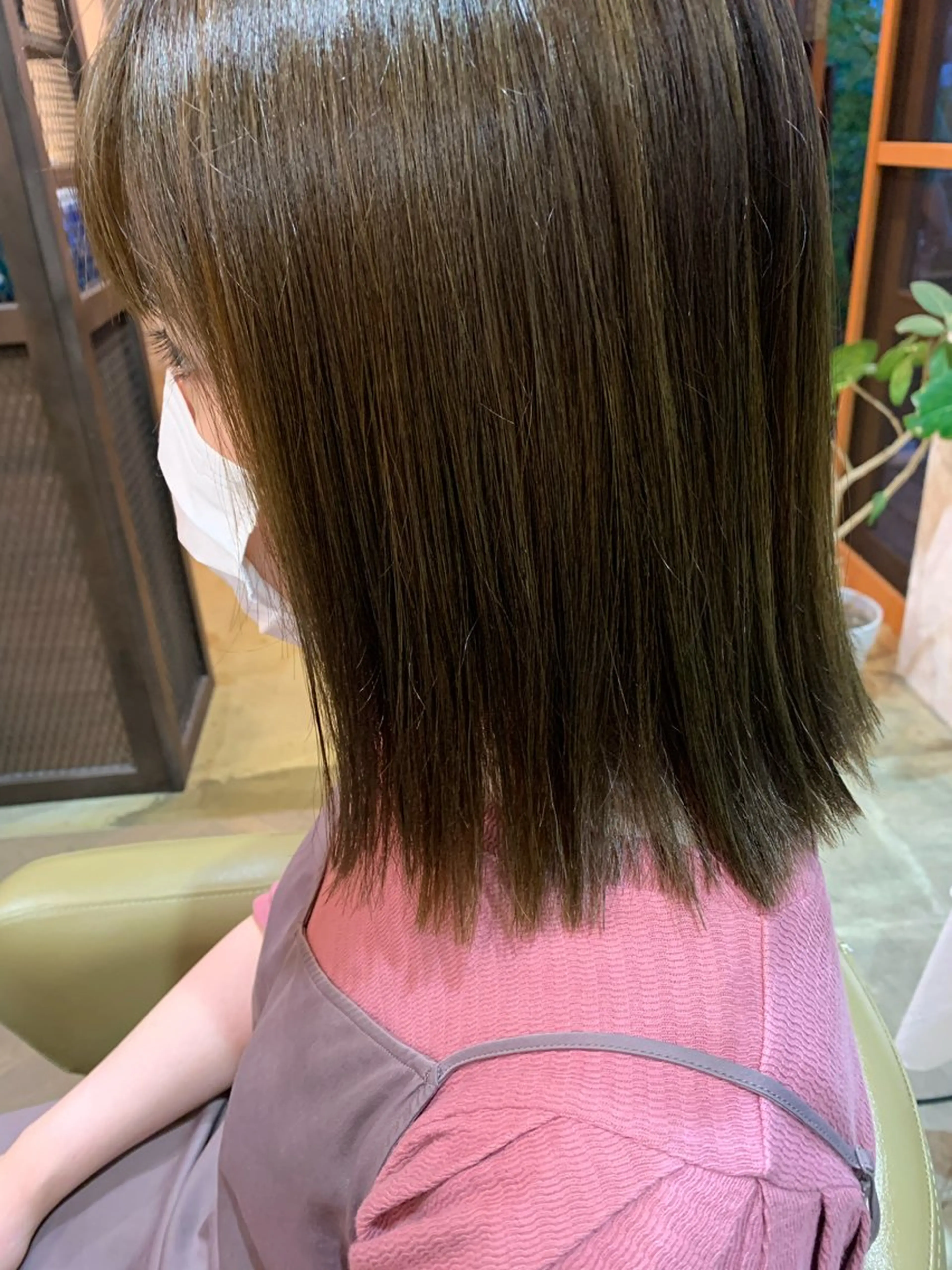 ミディアム カラー ベージュカラー オリーブベージュ 礒谷 夏帆のヘアスタイル