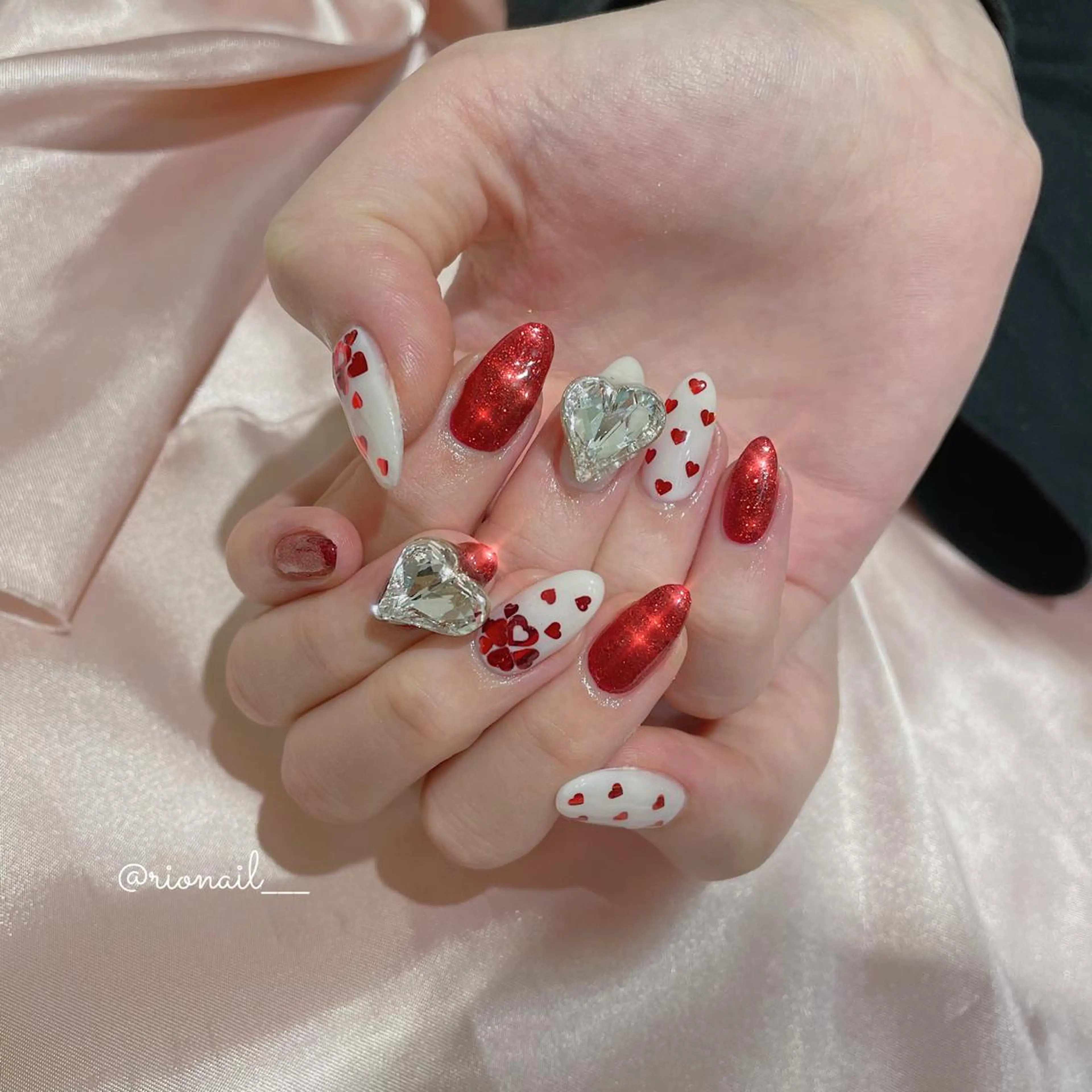 ネイル アートネイル ハンドネイル 𝘙𝘪𝘰𝘯𝘢 ...🕯🤍のネイルデザイン