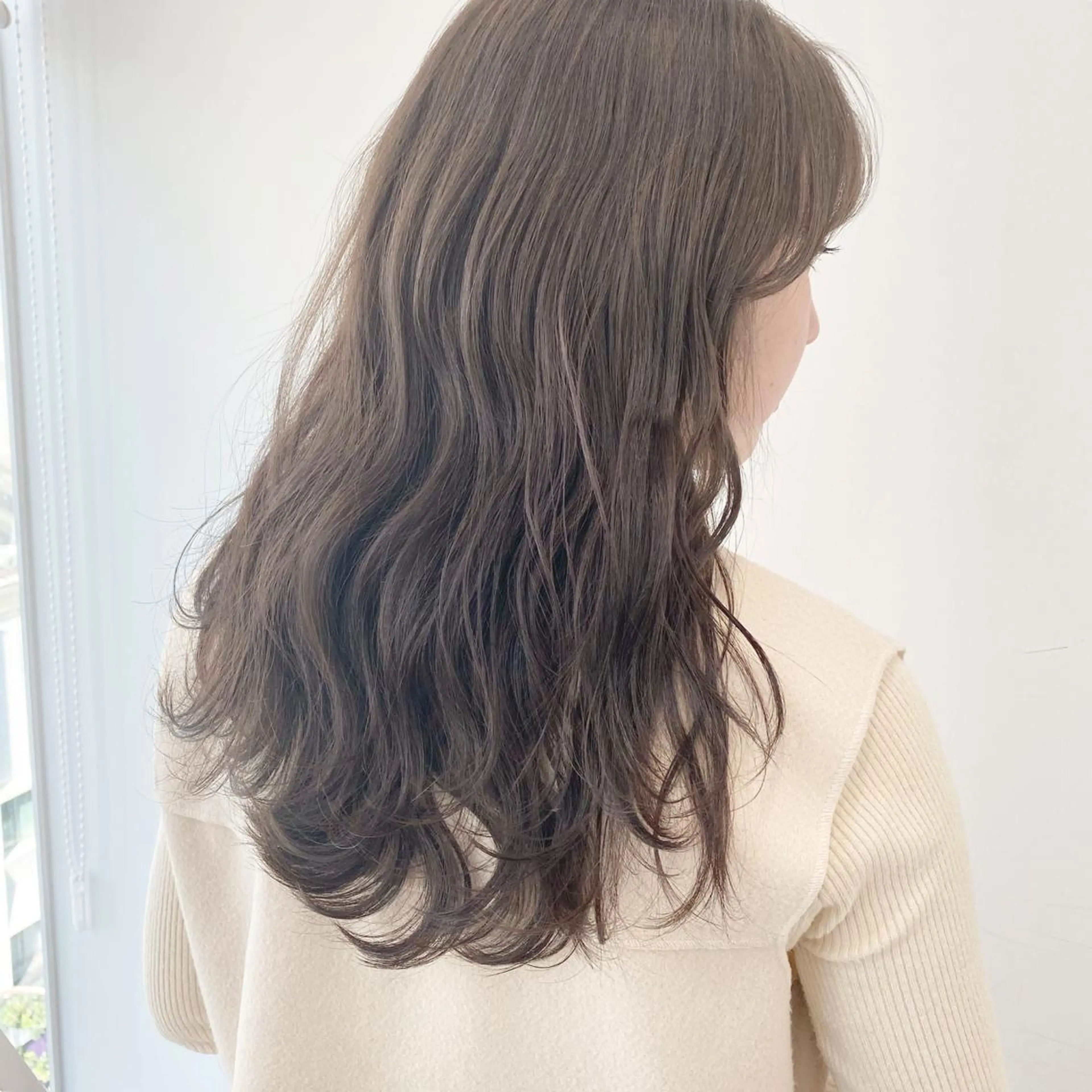 ロング カラー ベージュカラー ブリーチ 透明感カラー ココアベージュ イルミナカラー 【ブリーチカラー】 🌈ALIVE若山葵のヘアスタイル