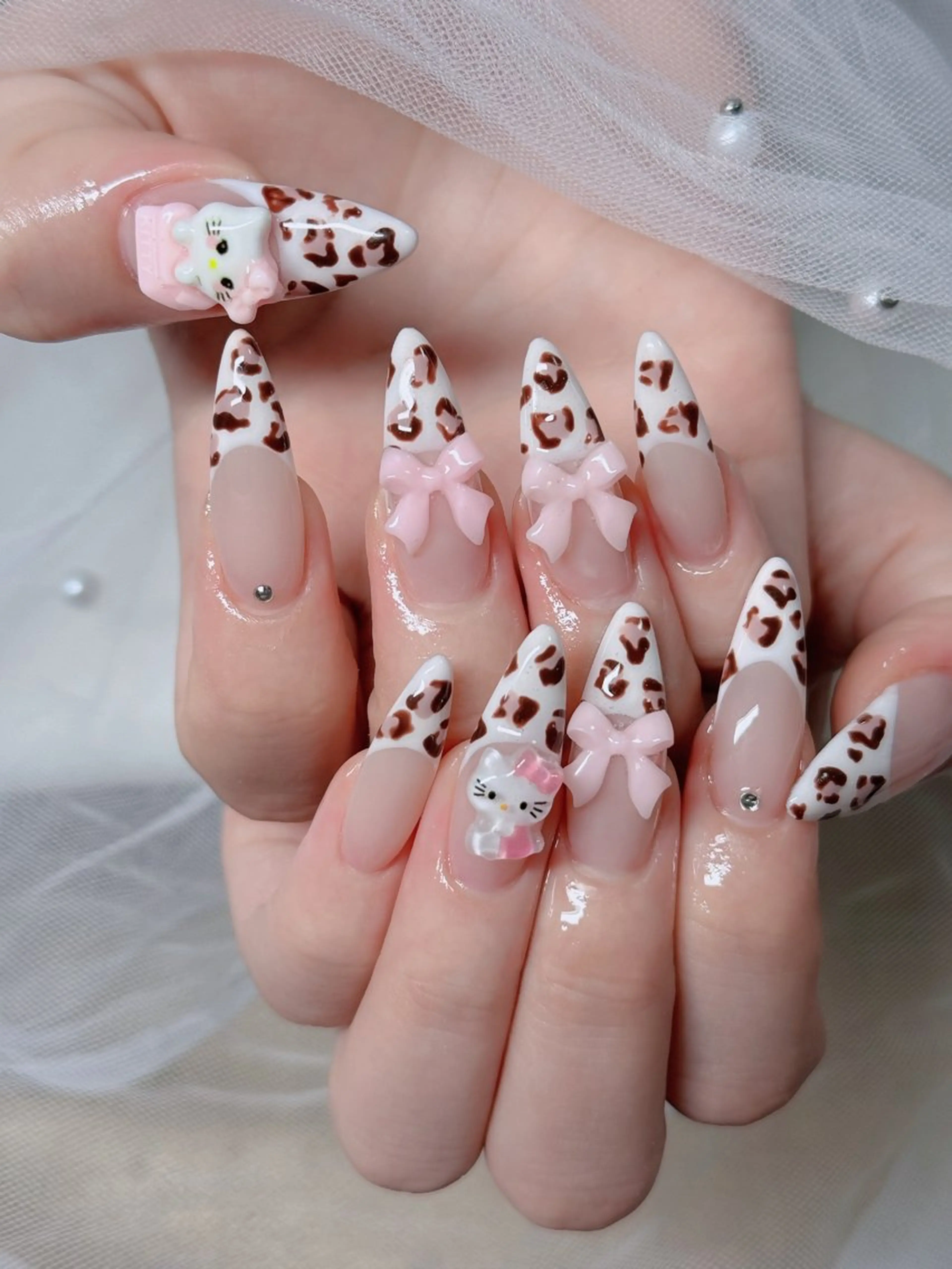 ネイル オーロラネイル フレンチネイル ジェルネイル ハロウィン キラキラネイル ハンドネイル H.baby Nail Salonのネイルデザイン
