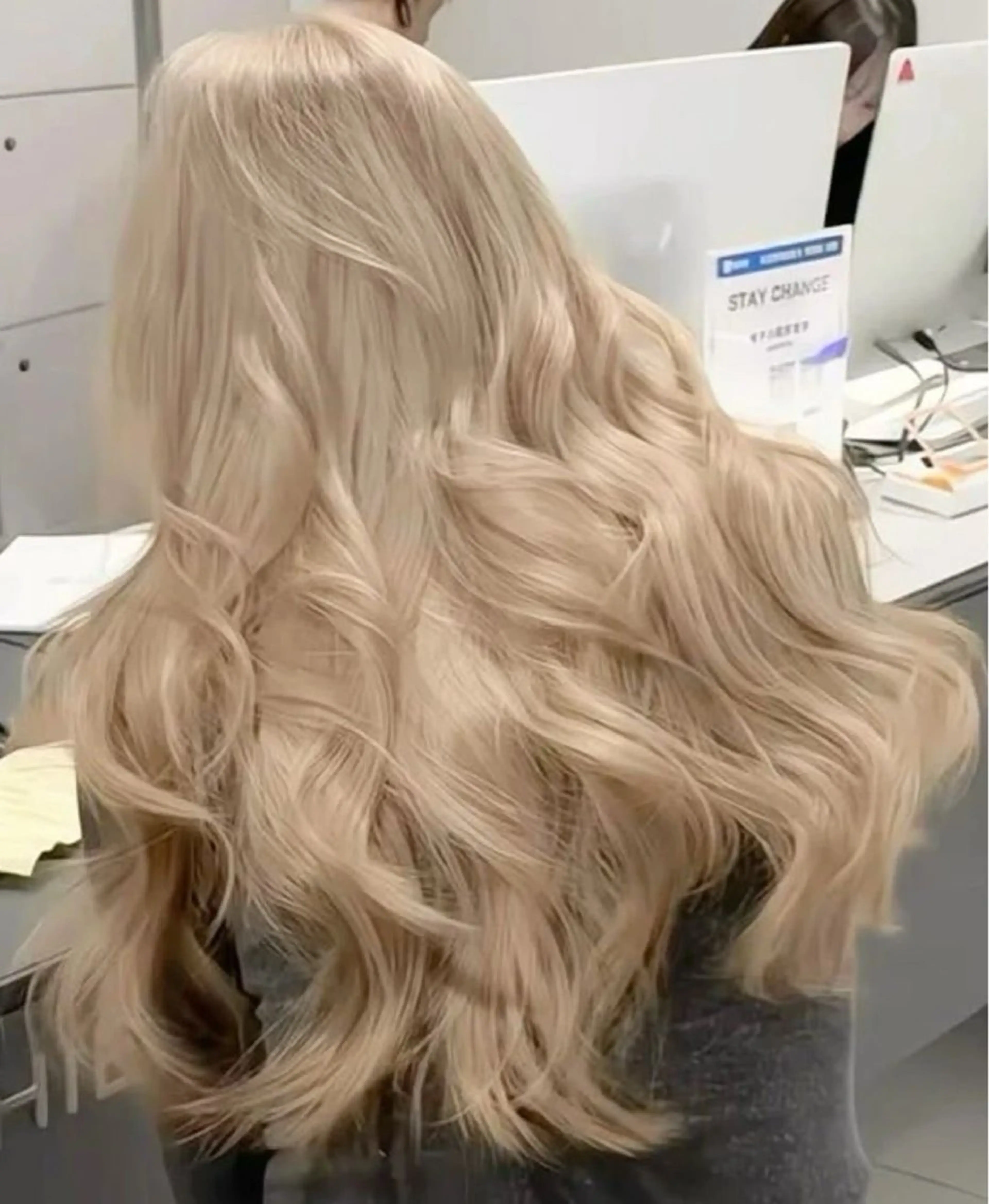 カラー 手塚 那奈美のヘアスタイル