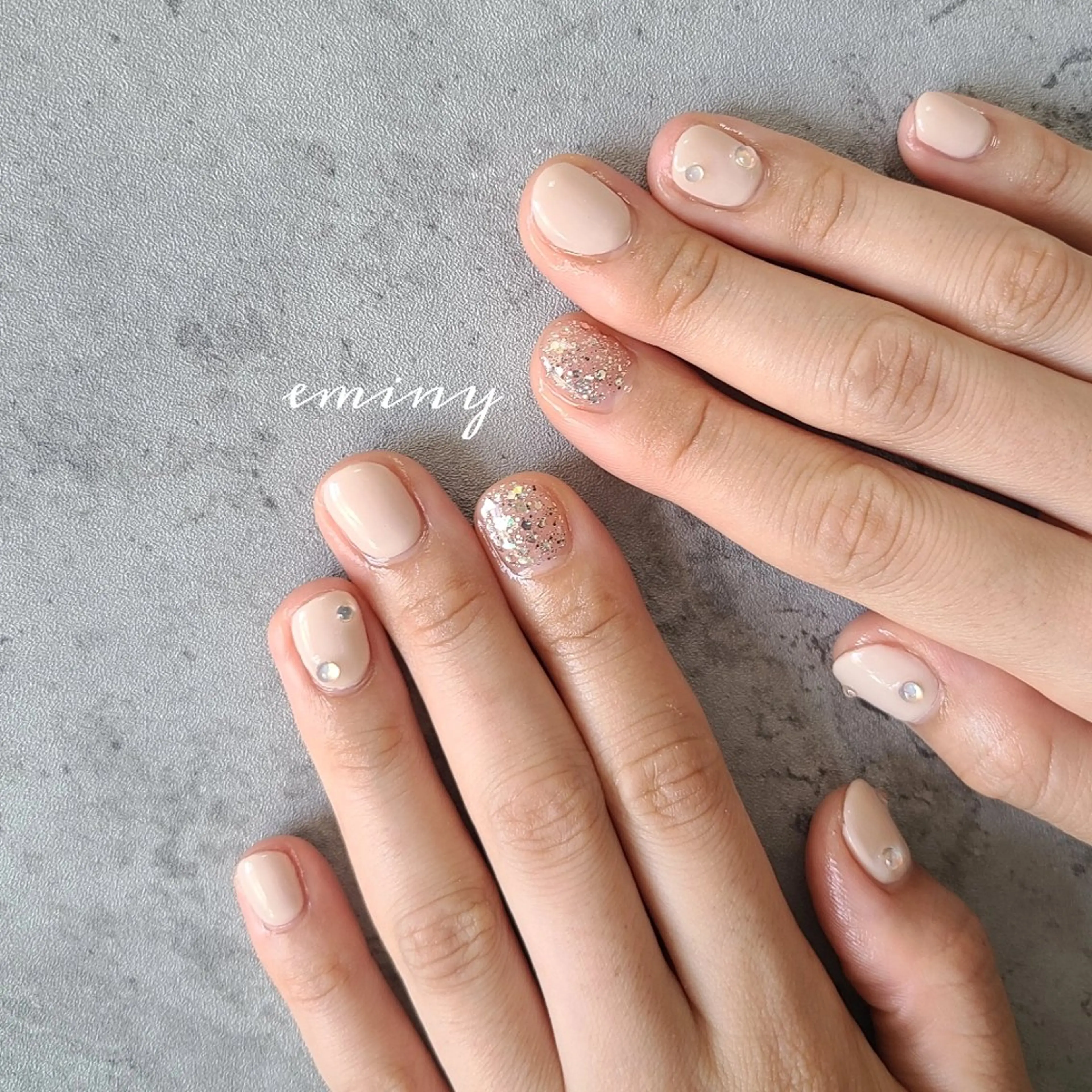 ネイル キラキラネイル オフィスネイル シンプルネイル nail salon  eminyのネイルデザイン