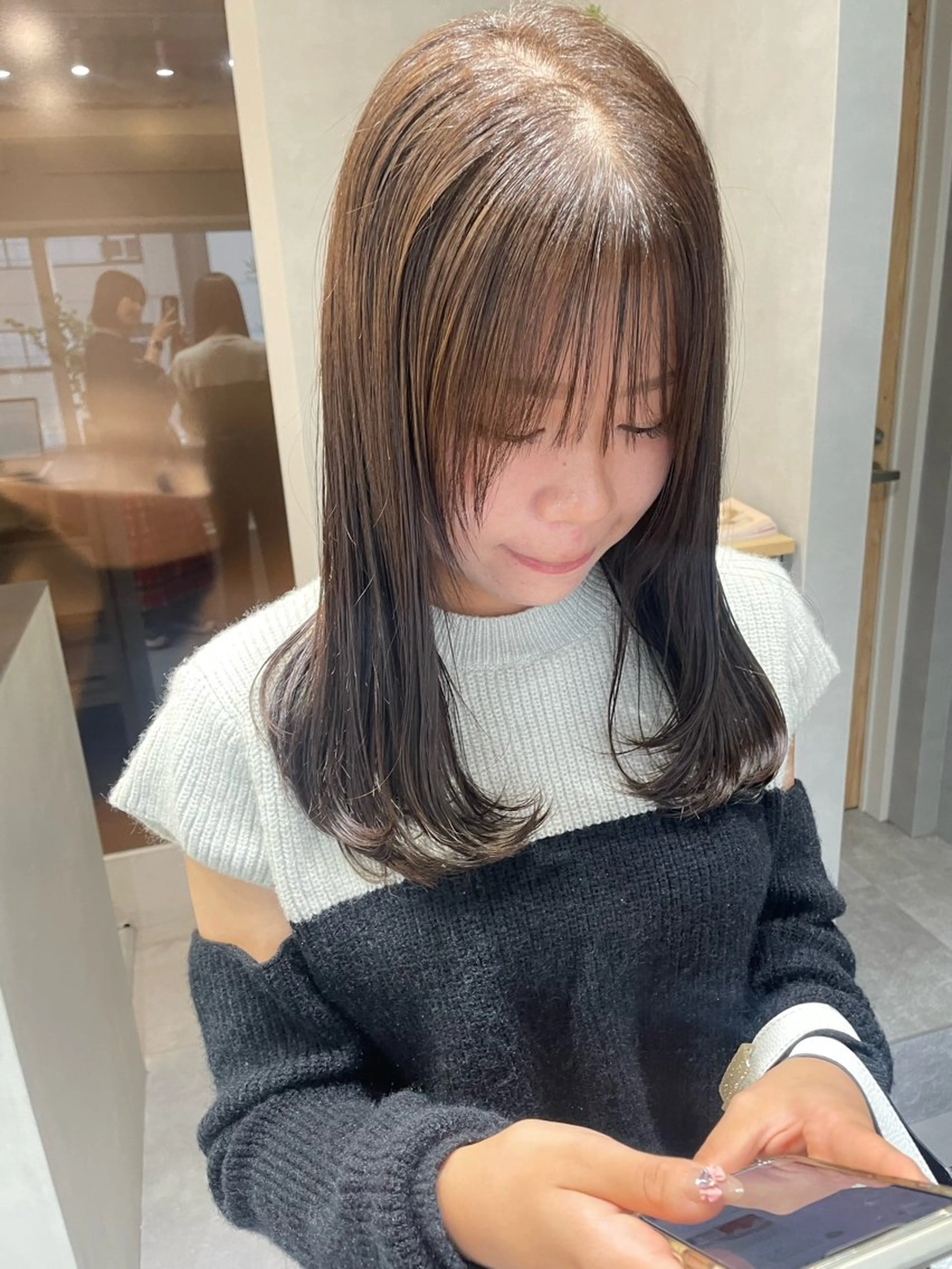 ミディアム カラー オリーブカラー yui/ layer cutのヘアスタイル