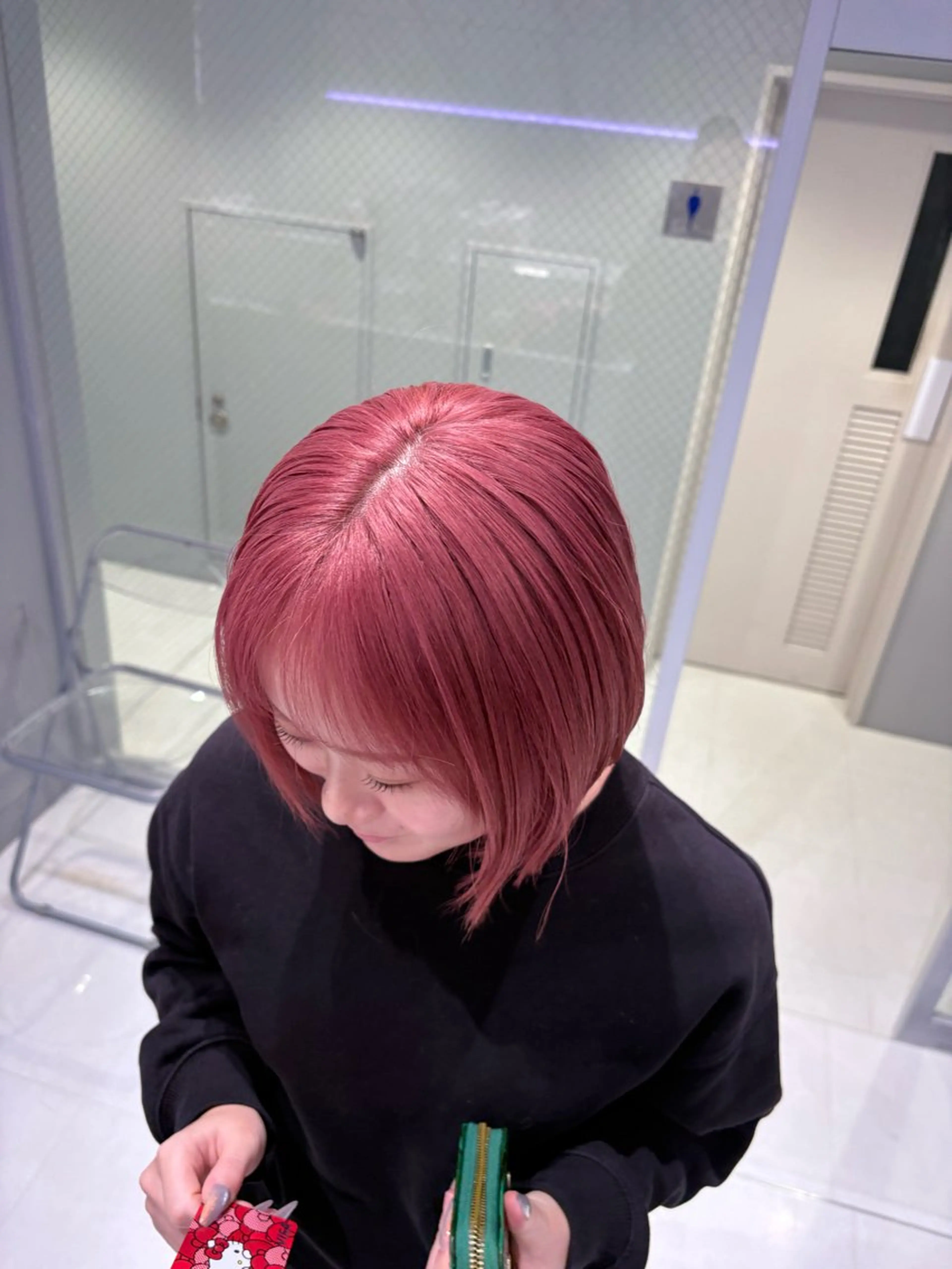 ショート カラー ブリーチ ピンクカラー カット ヘアカラー トリートメント 菜々🦖新宿 men's特化のヘアスタイル