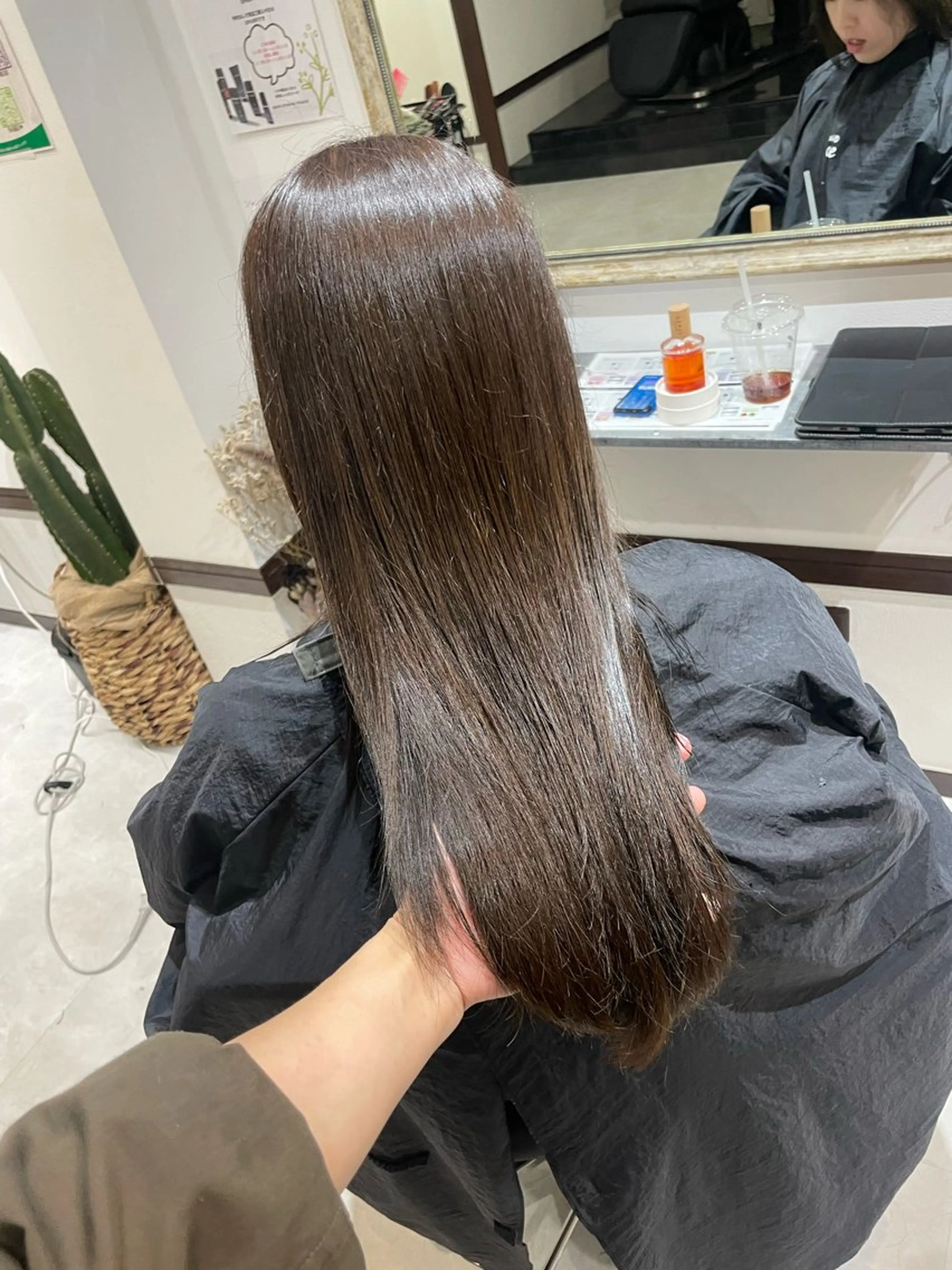 ロング カラー ベージュカラー オリーブベージュ カット ヘアカラー 寺本 早希のヘアスタイル