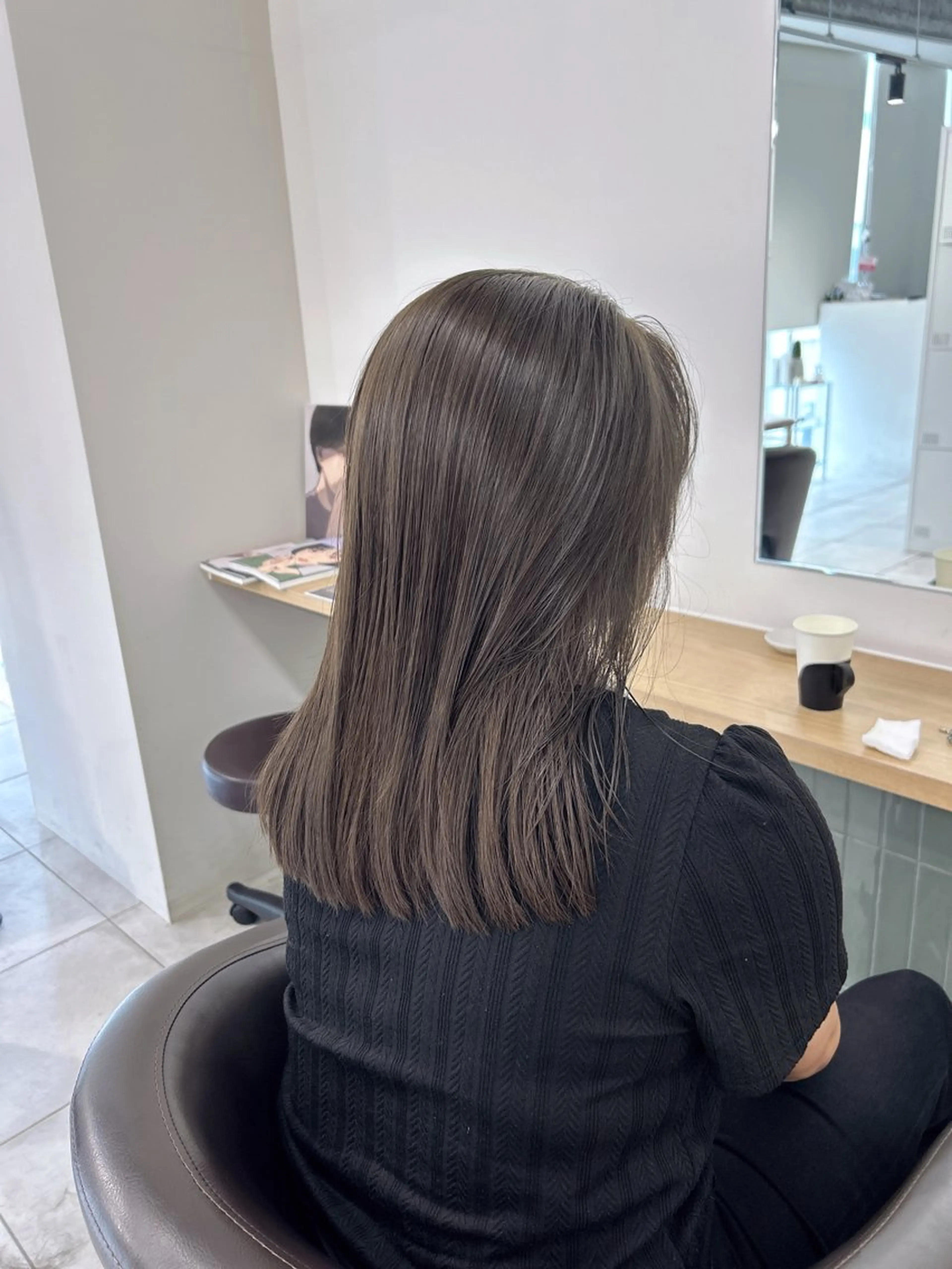 セミロング カラー ヘアアレンジ ベージュカラー ブリーチ グレージュ ブリーチなしカラー オリーブベージュ 【代表】 たき〜のヘアスタイル