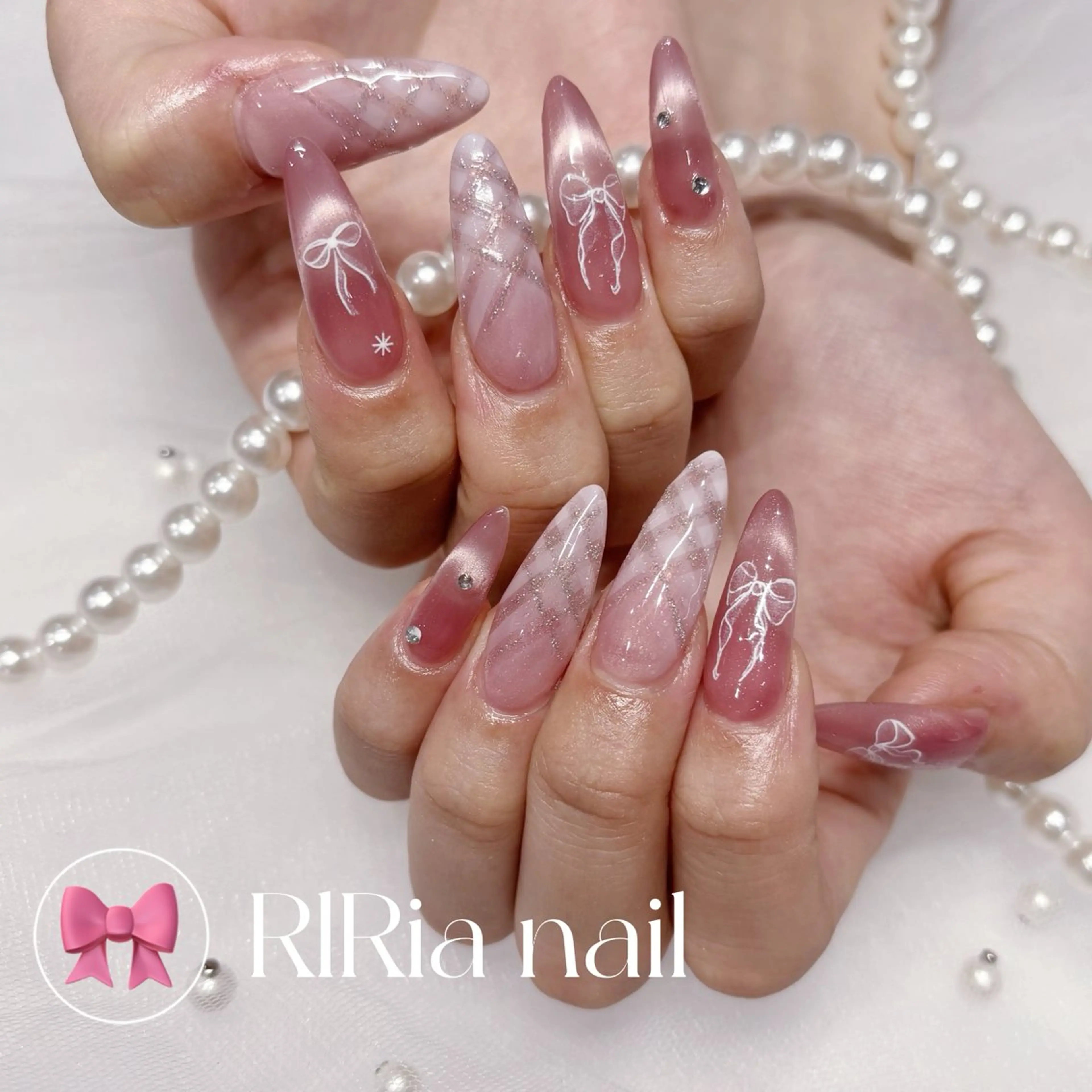 ネイル グラデーション ピンク リボン ホワイト 🎀RIRia nail🎀のネイルデザイン