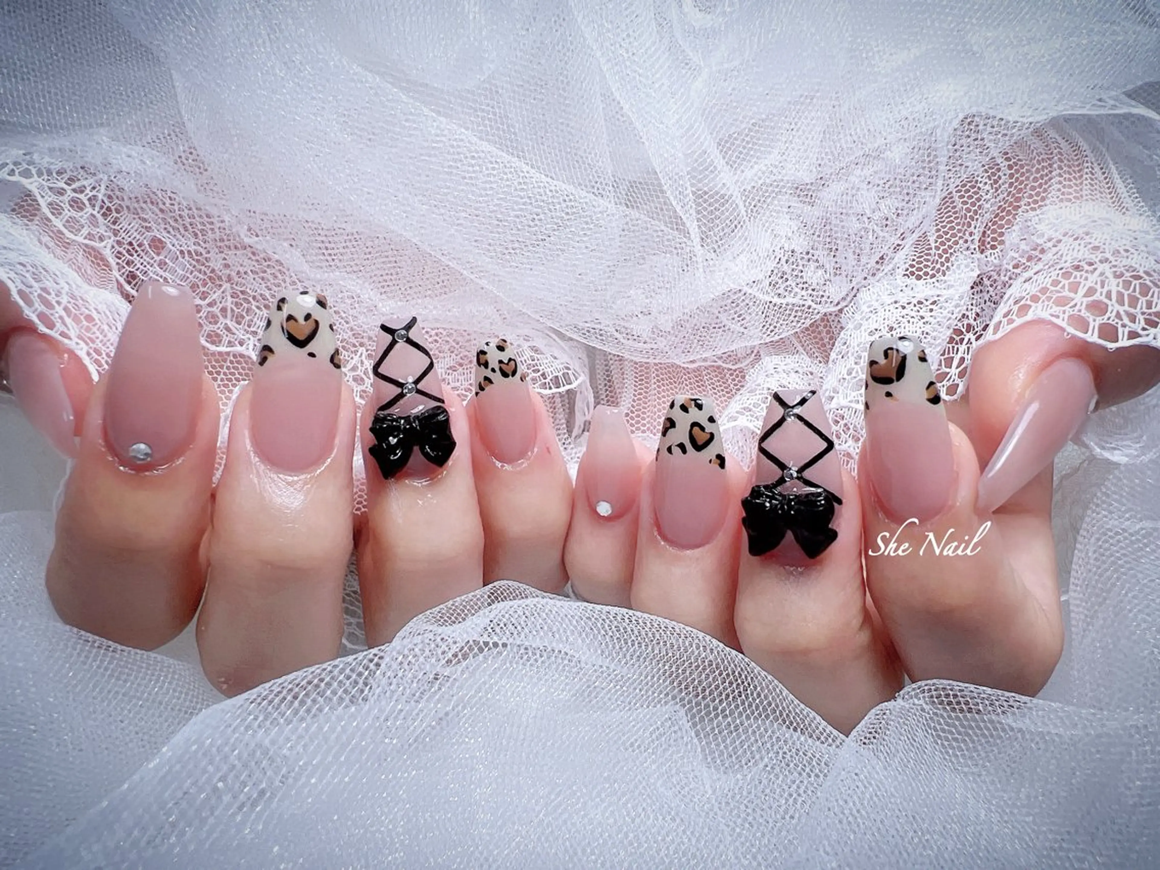 ネイル チークネイル 長さ出し フレンチネイル ガラスフレンチ マグネットネイル ハンドネイル ISA_ BELLAのネイルデザイン