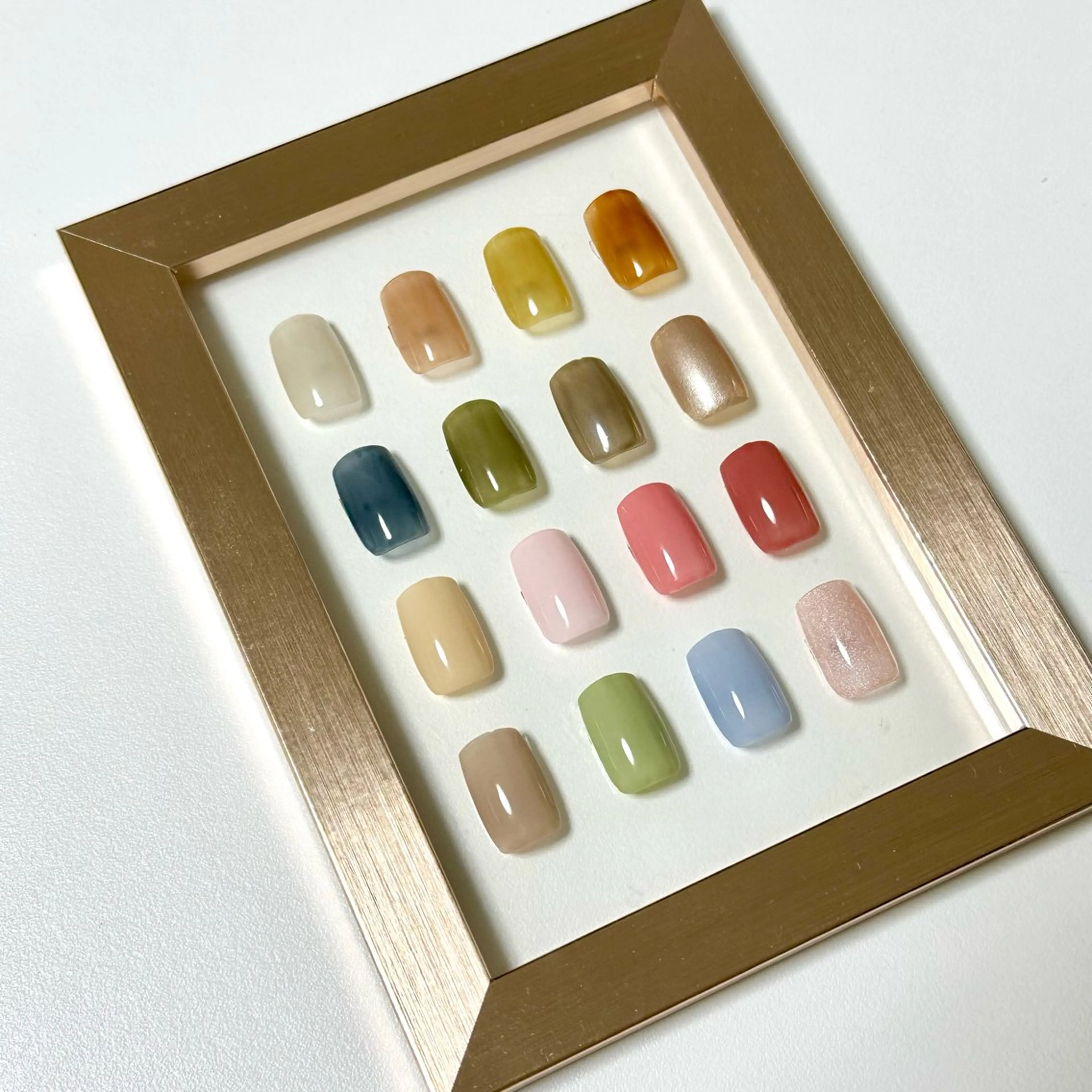 ネイル ワンカラーネイル on.bytint+ chisatoのネイルデザイン