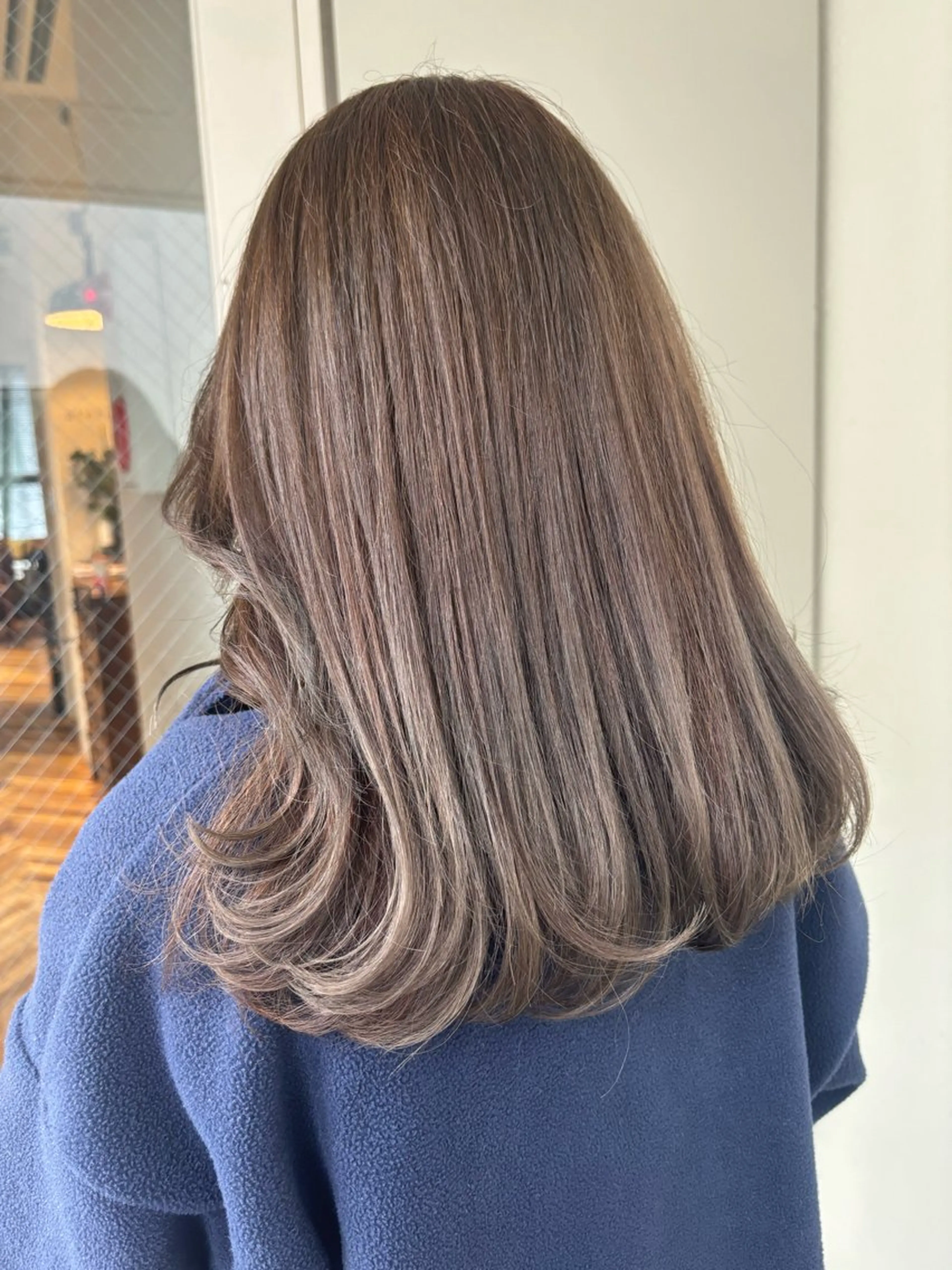セミロング カラー 透明感カラー ダブルカラー ハイライトカラー イルミナカラー インナーカラー カット ヘアカラー トリートメント misa🫧ナチュラ ル縮毛矯正/髪質改善のヘアスタイル