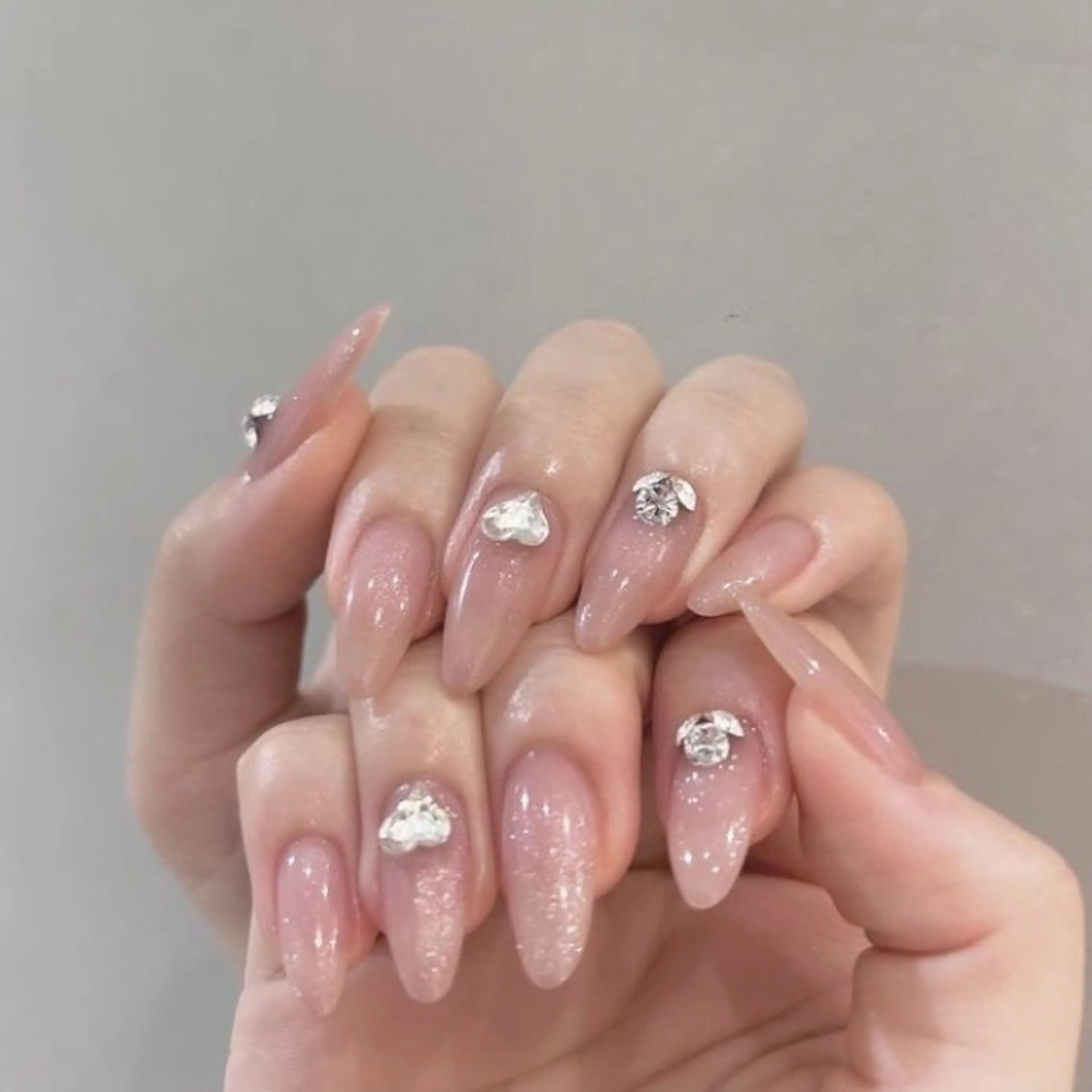 カラー グラデーションカラー ピンクカラー ハンドネイル AIN Nailのネイルデザイン