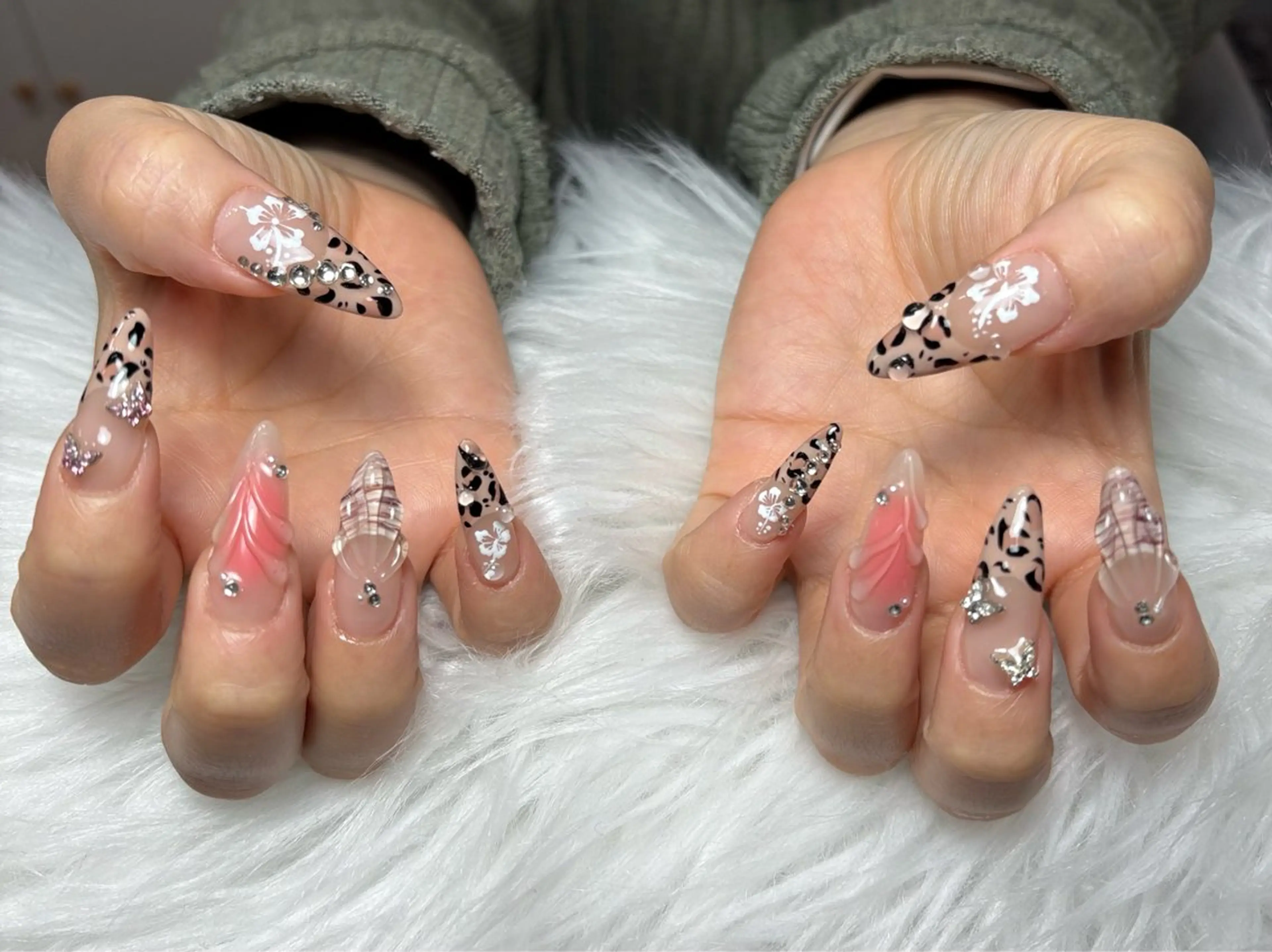 ネイル アートネイル 長さ出し ジェルネイル マグネットネイル ニュアンスネイル なな_ CloudyChanのネイルデザイン