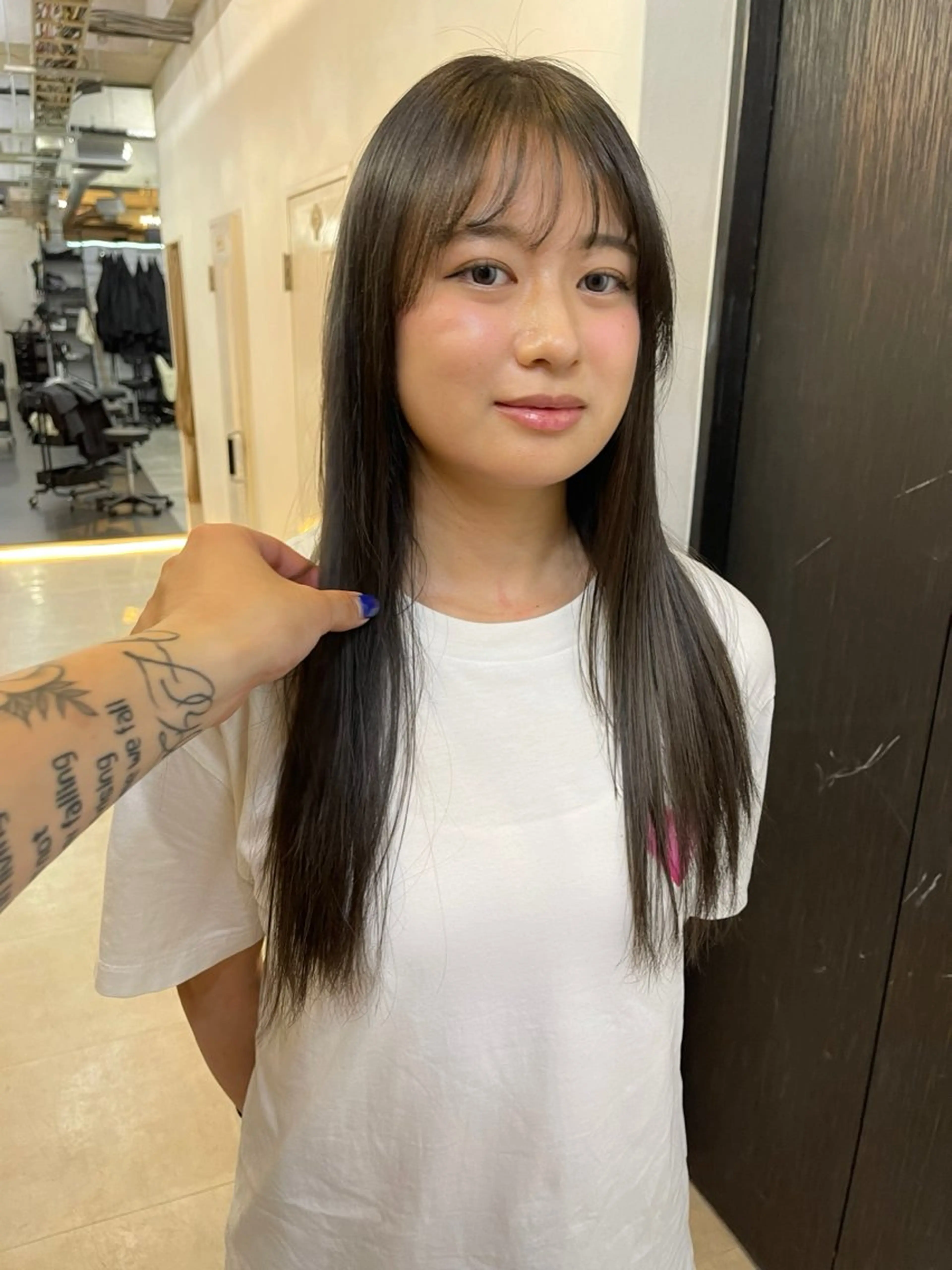 ロング カラー ブリーチ ケアブリーチ デザインカラー ダブルカラー イヤリングカラー TATSUブリーチ/ ミルクティーベージュのヘアスタイル