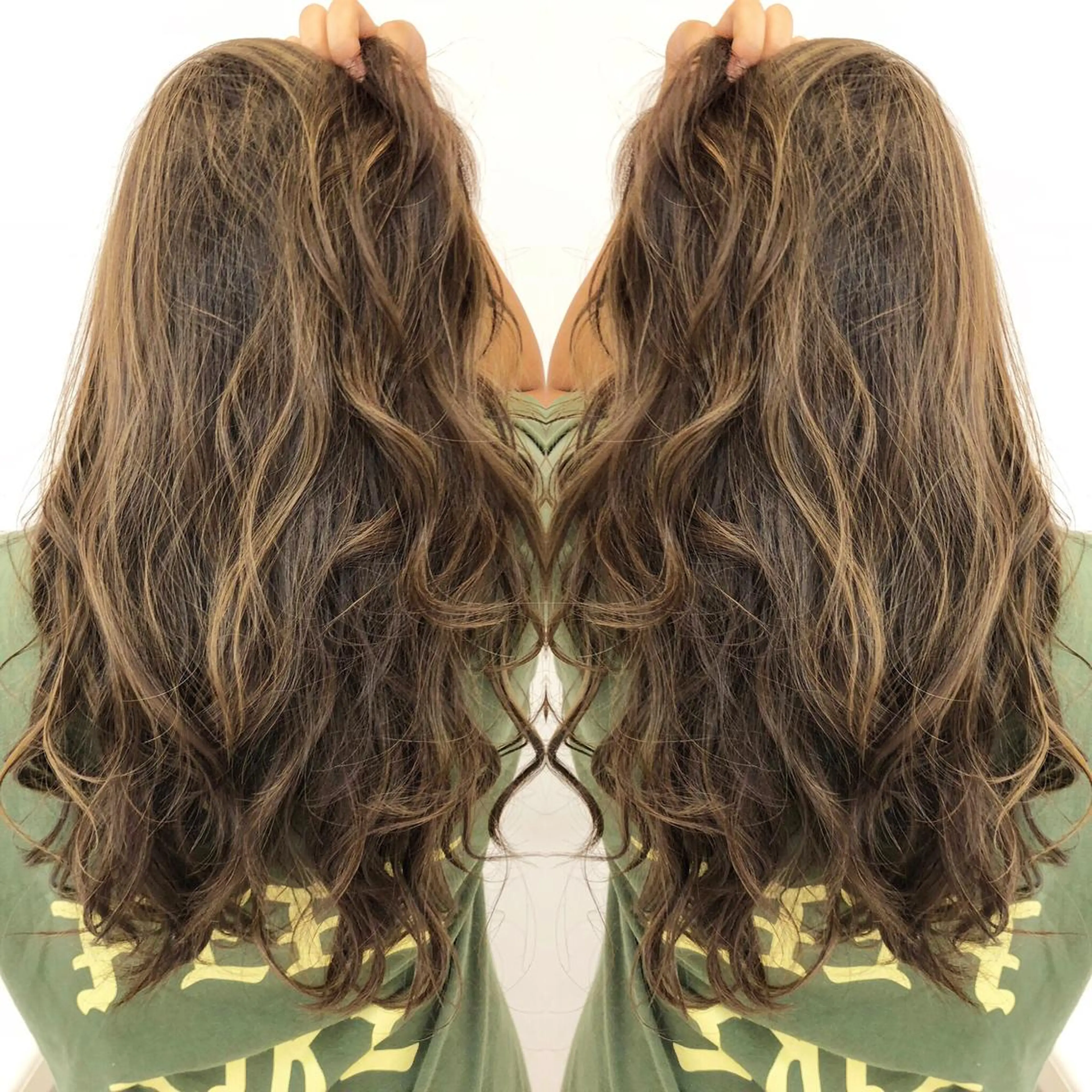 ロング カラー アッシュ バレイヤージュ ブリーチ グラデーションカラー グレージュ 三鷹で1番ショート ボブをカットする新谷のヘアスタイル