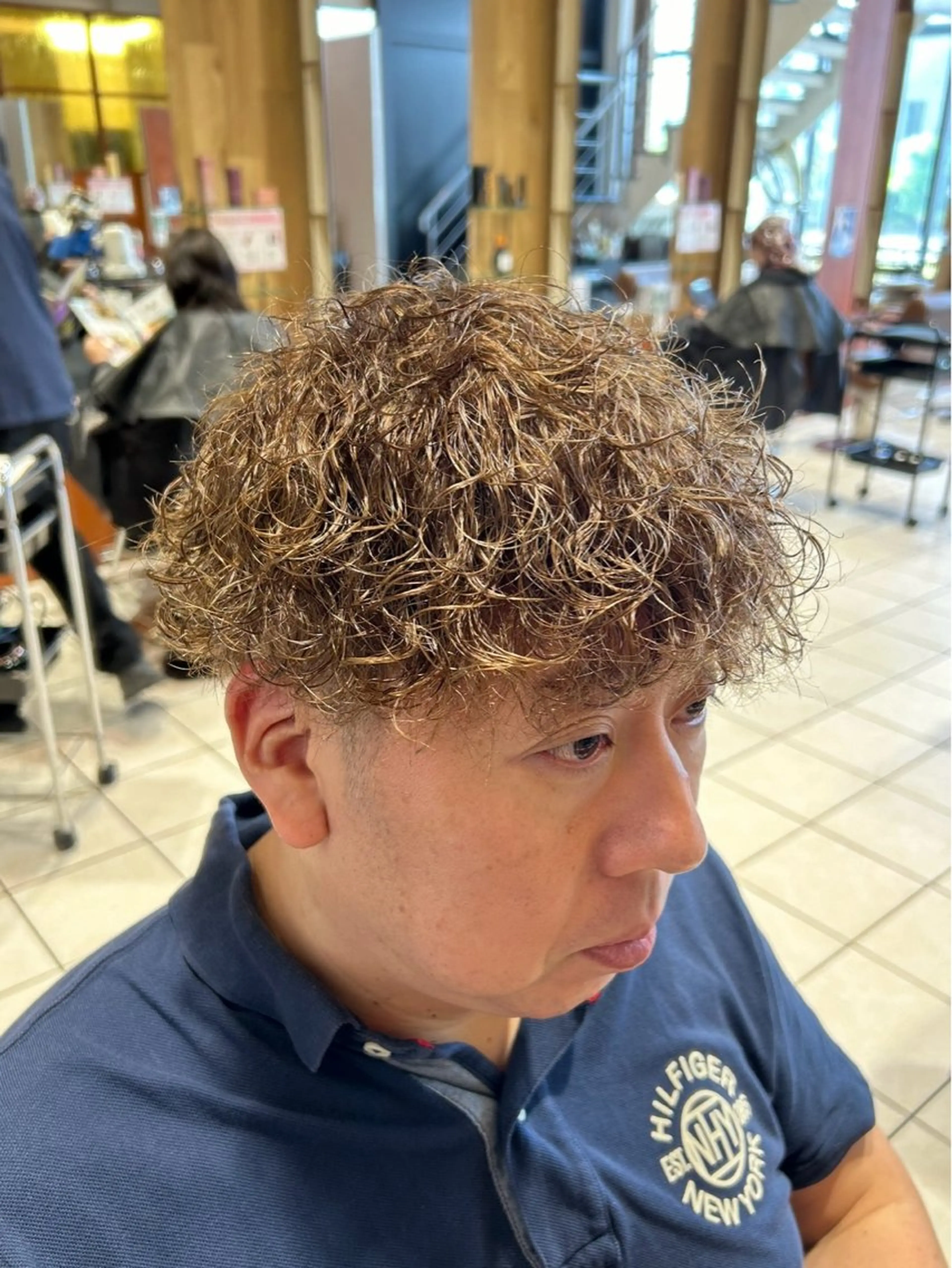 ミディアム パーマ メンズ ミディアムパーマ メンズパーマ 波巻きパーマ 福井 太暉のヘアスタイル