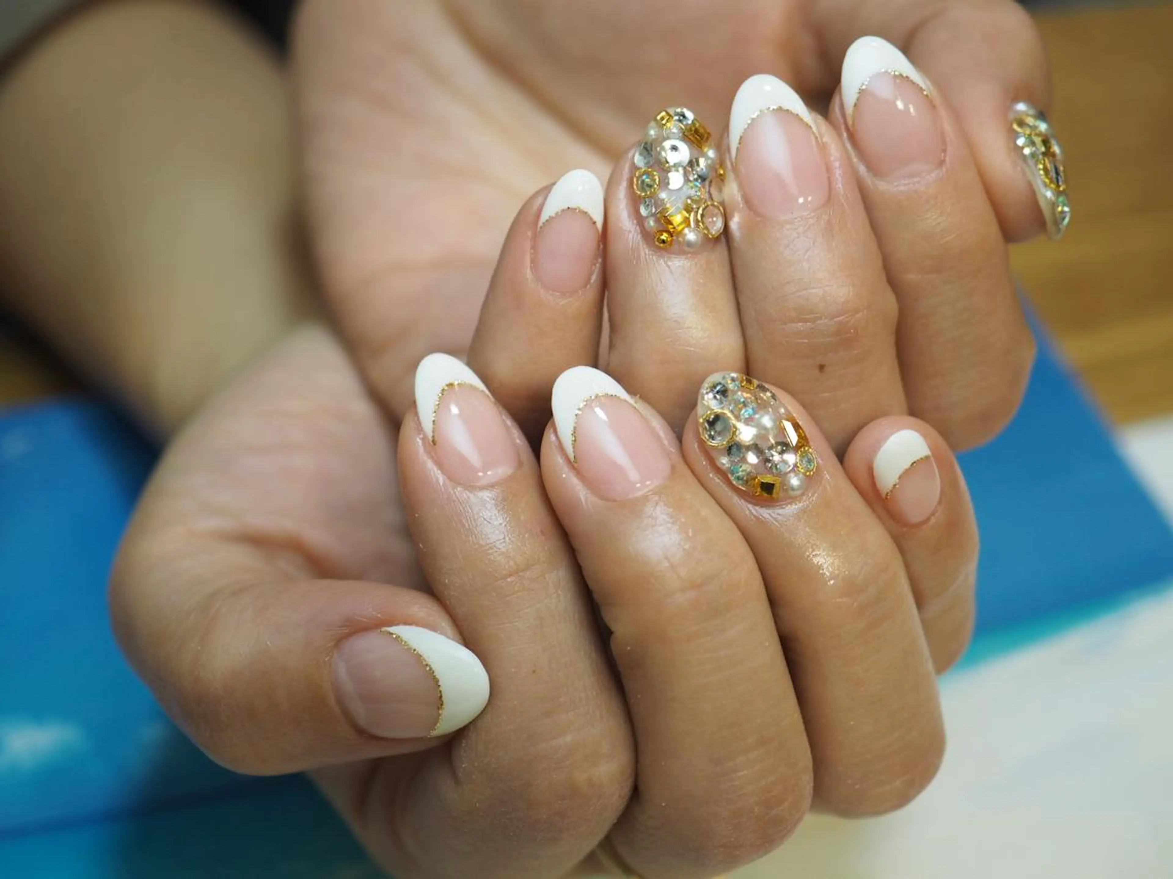 ネイル フレンチネイル ”salon" そりまちゆうこのネイルデザイン