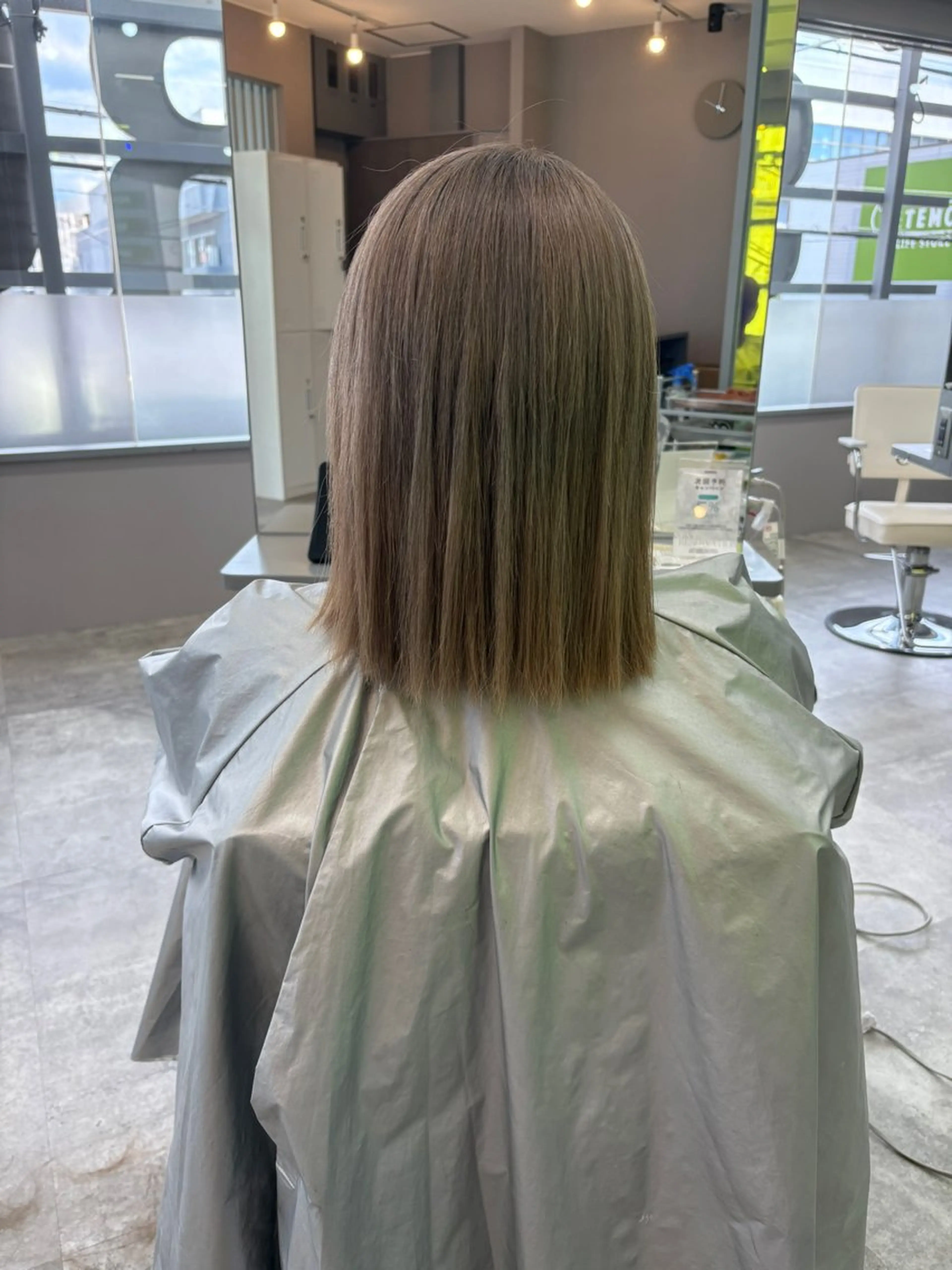 ミディアム カラー ベージュカラー ハイトーンカラー ホワイトベージュ 比嘉 翔太のヘアスタイル