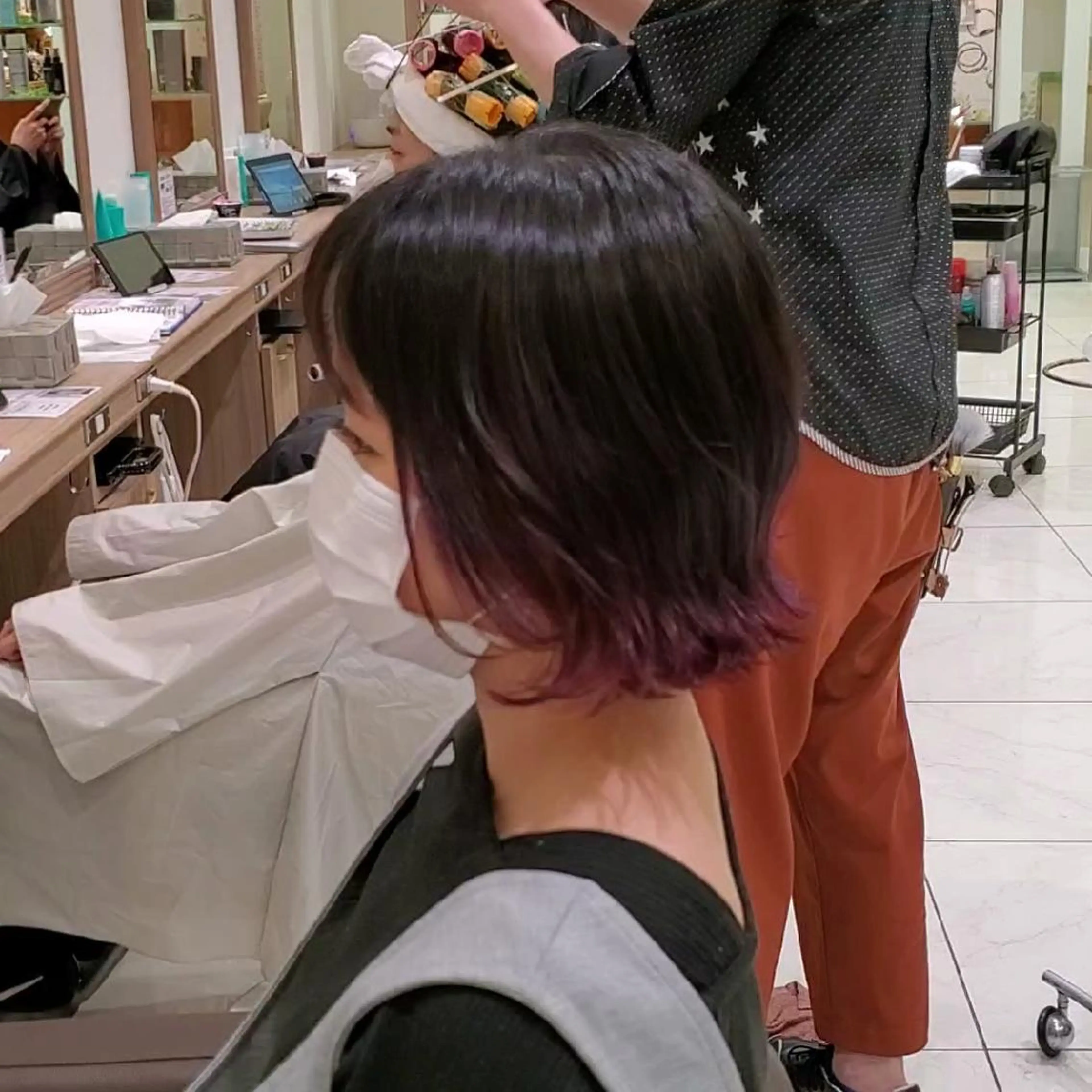 ショート カラー ブリーチ ダークグレー ダークグレージュ グラデーションカラー グレージュ 中村 和貴 <Ash津田沼>のヘアスタイル