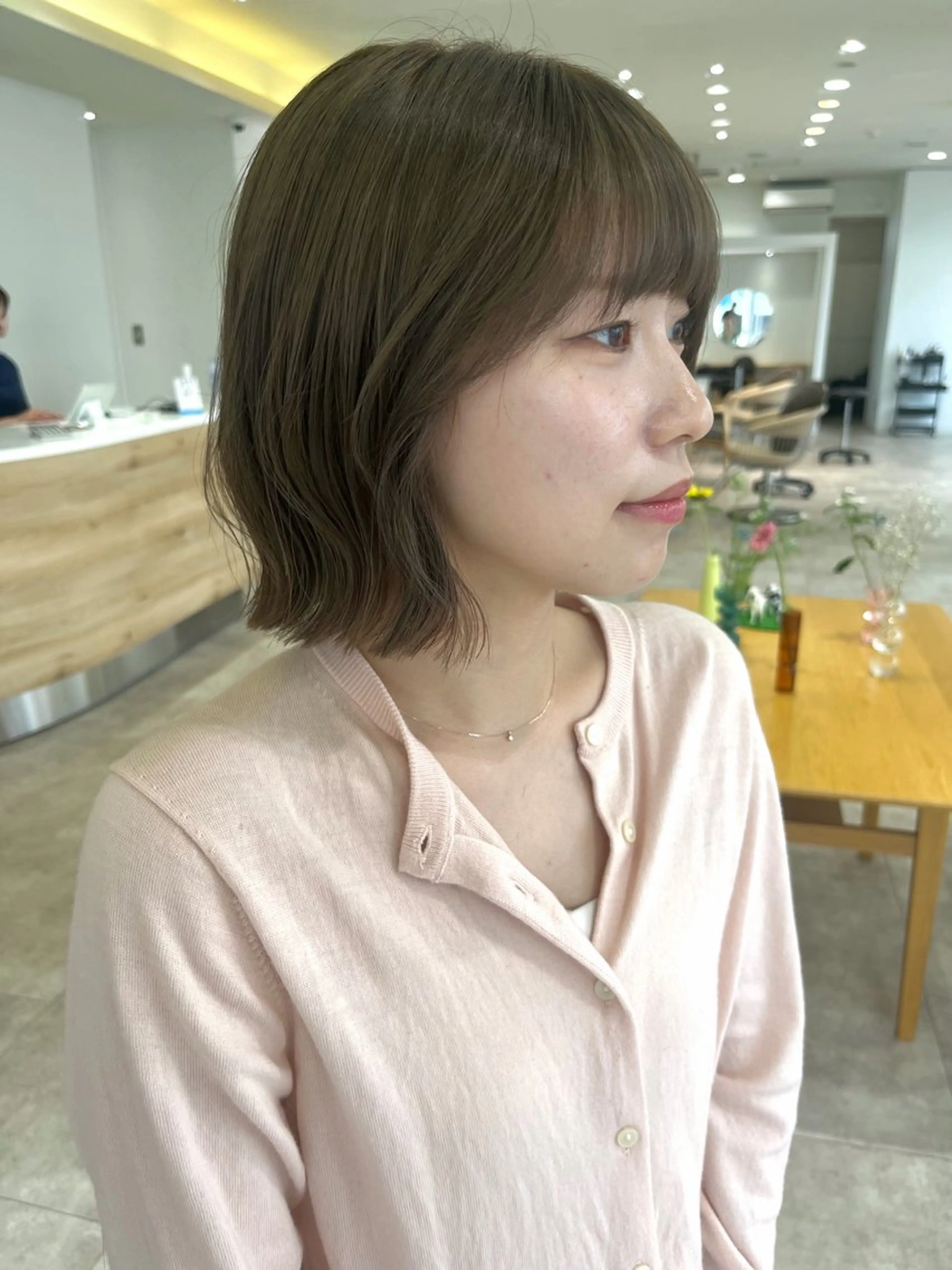 ショート カラー ベージュカラー 透明感カラー オリーブベージュ ボブ 顔周りカット cana カナ/レイヤーカットのヘアスタイル