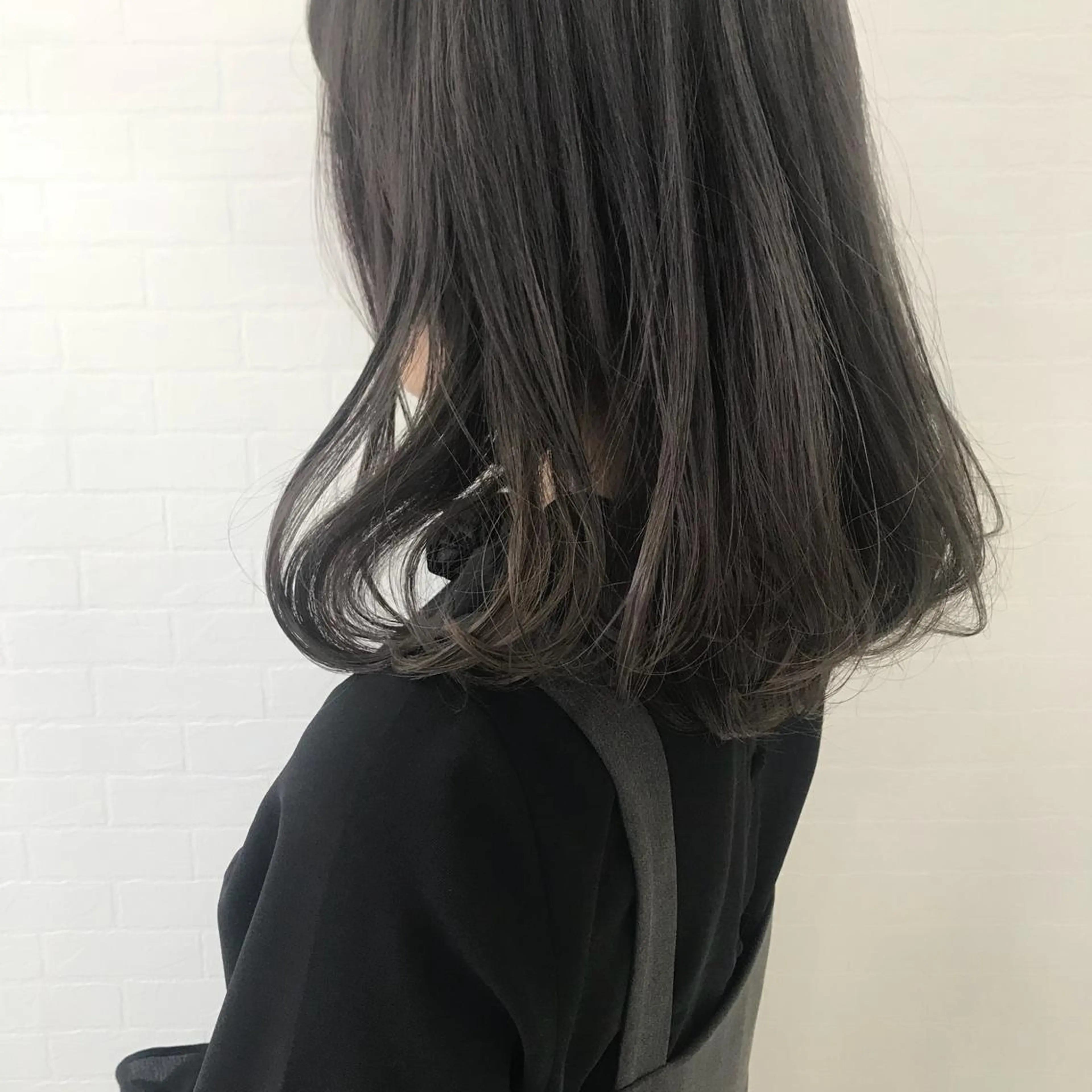 セミロング カラー オリーブ/アッシュ やわらか透明感カラーのヘアスタイル