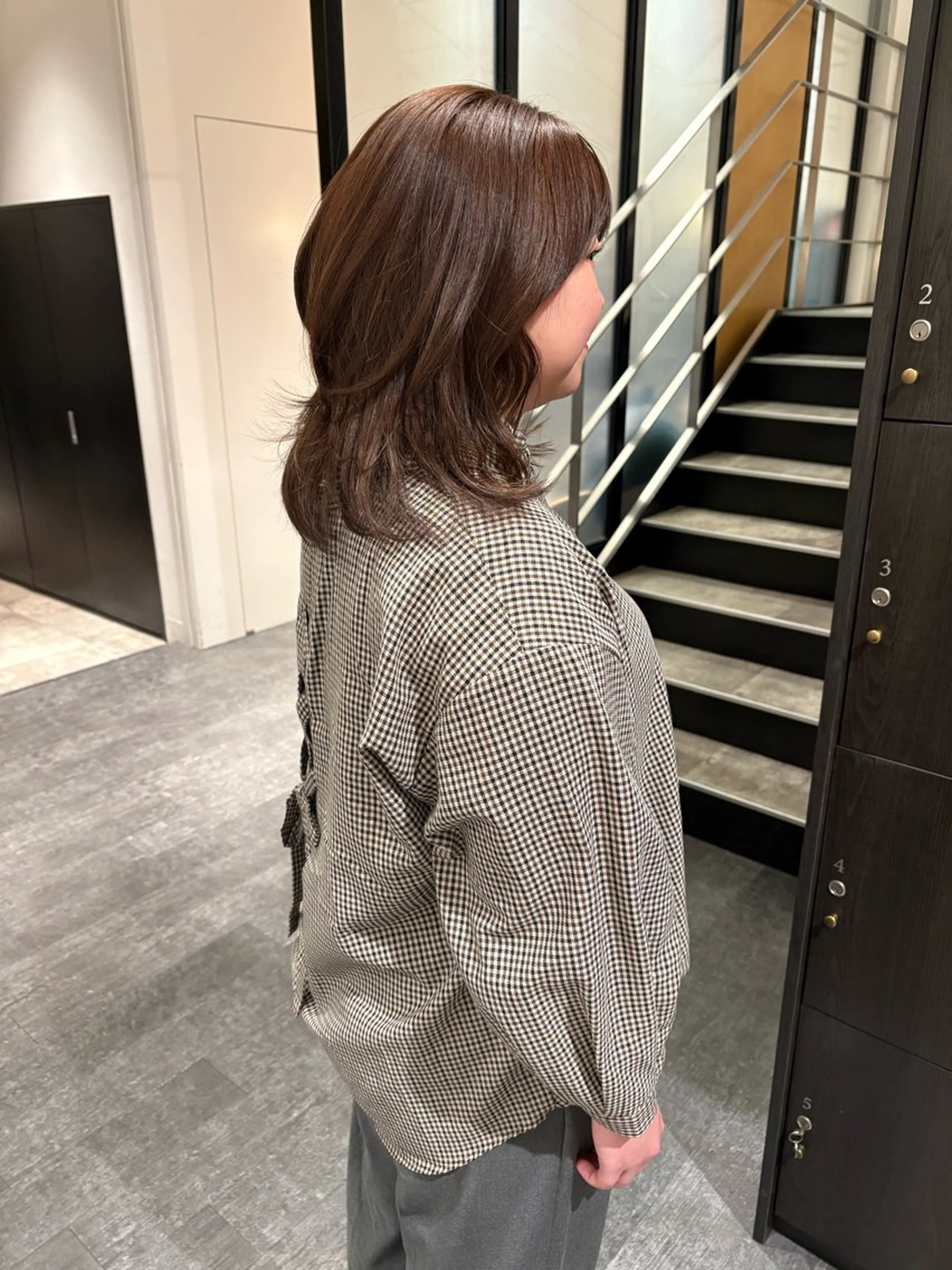 ミディアム カラー くびれヘア 顔周りカット くびれレイヤー レイヤーカット カット ヘアカラー mao | 柔らか艶カラー🫧のヘアスタイル