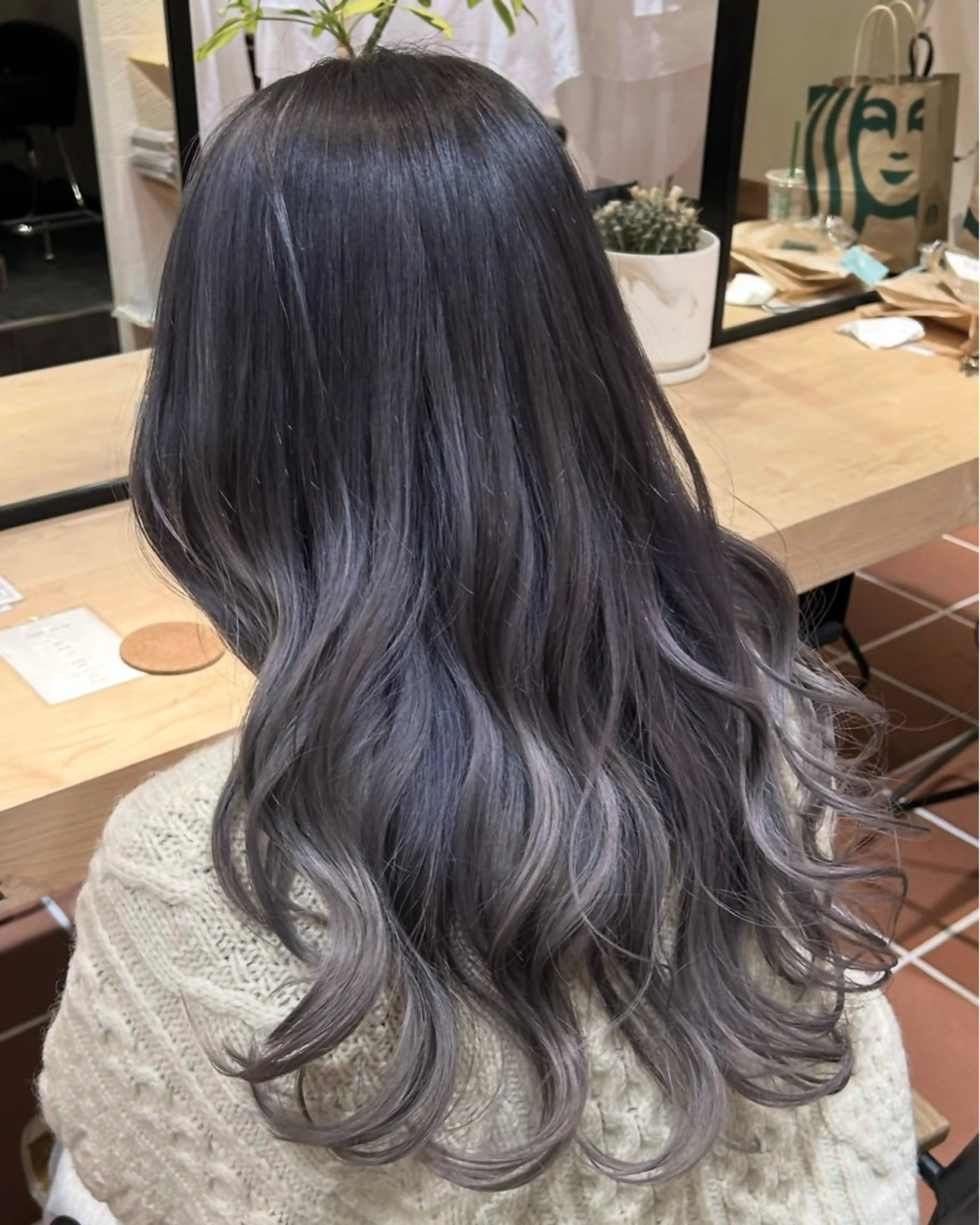 ロング カラー ブリーチ 海奈|透明感カラー |顔まわりカットのヘアスタイル