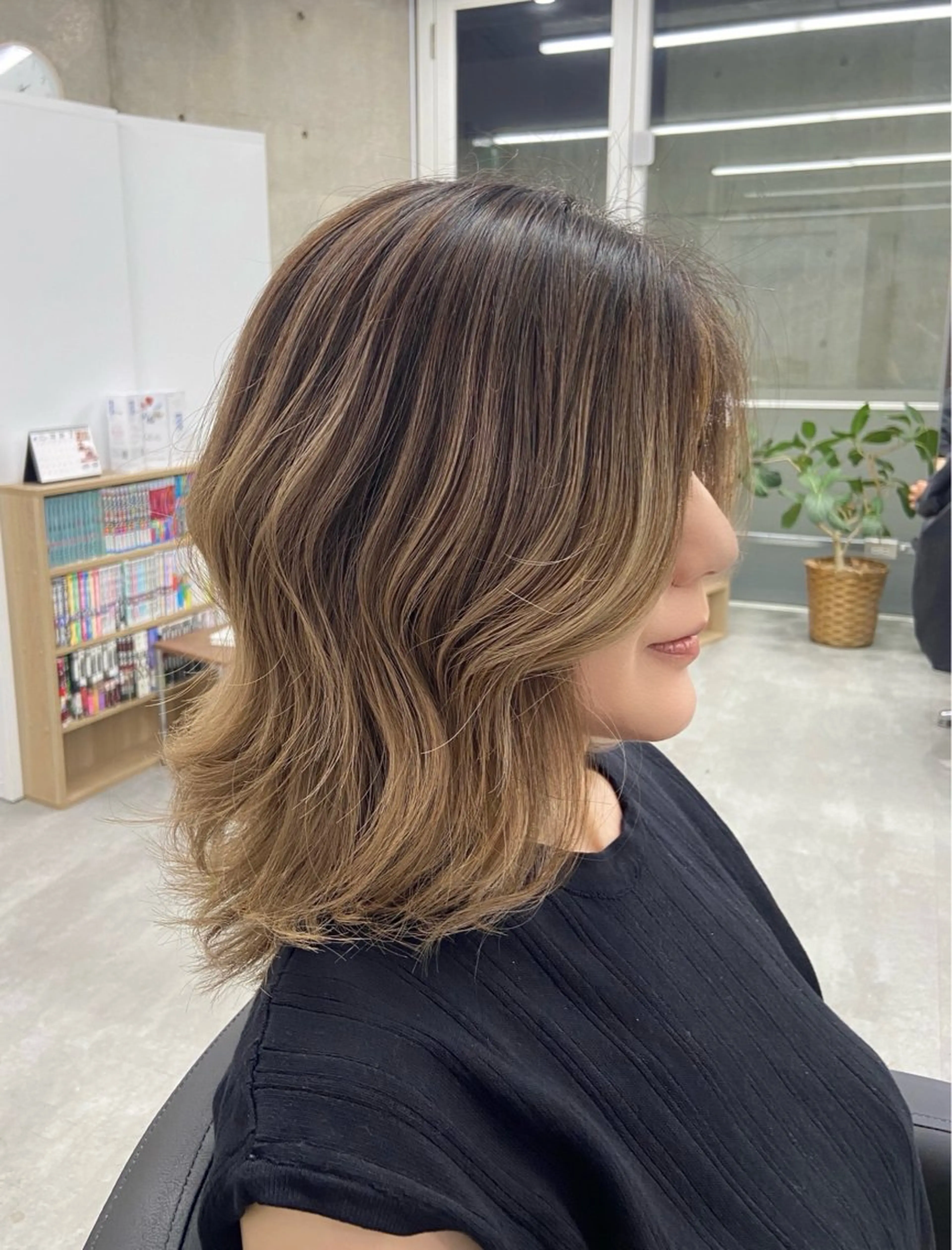 セミロング カラー バレイヤージュ ベージュカラー ブリーチ レイヤーカット ヘアカラー トリートメント Kotoko🖤/海 外/バレイヤージュのヘアスタイル