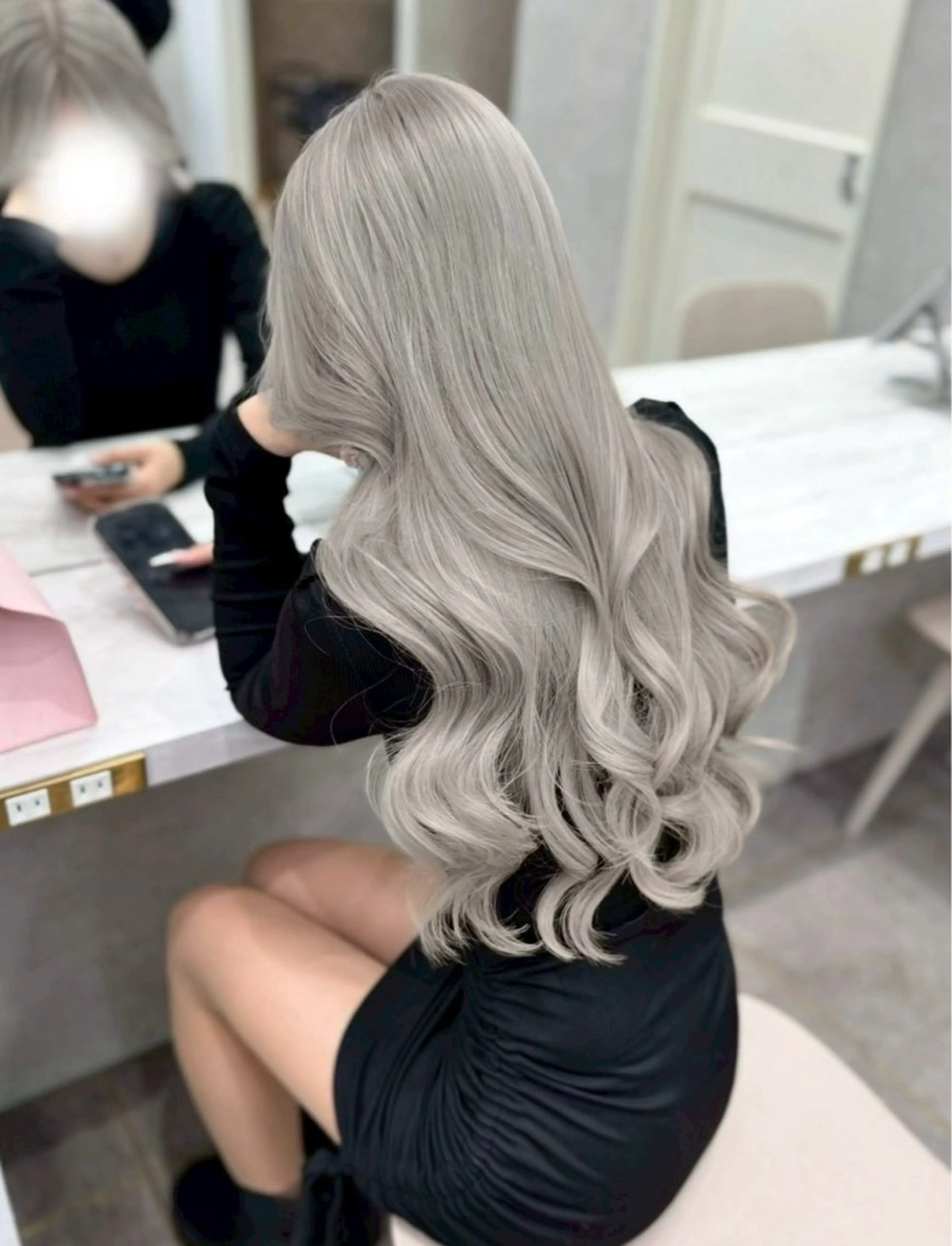 セミロング カラー ヘアカラー トリートメント Lond Le'a /ハイトーンカラーのヘアスタイル