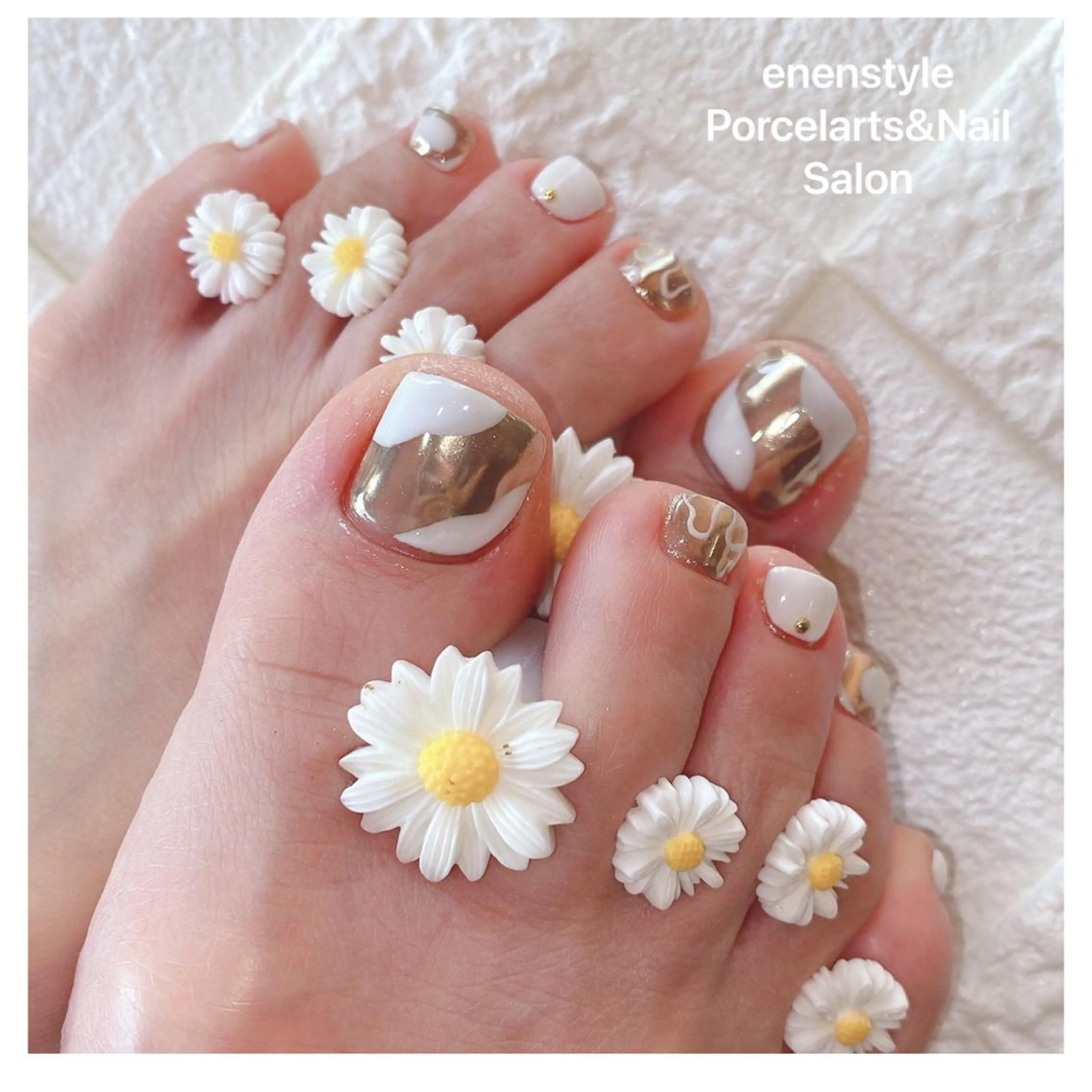 ミディアム ネイル ハンドネイル フットネイル 👑enen style👑のネイルデザイン