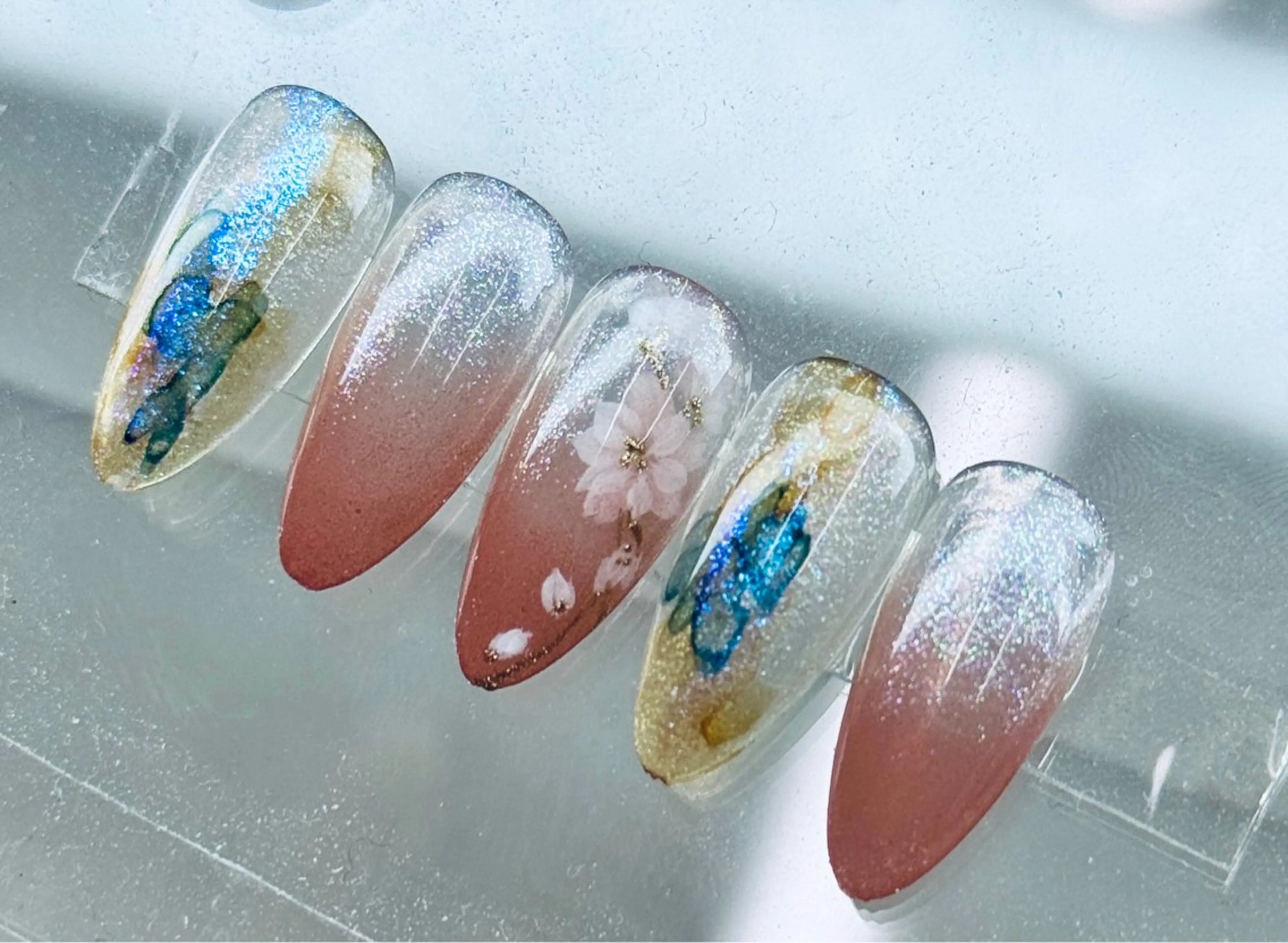 ネイル ハンドネイル AngelChris ビューティーサロンのネイルデザイン