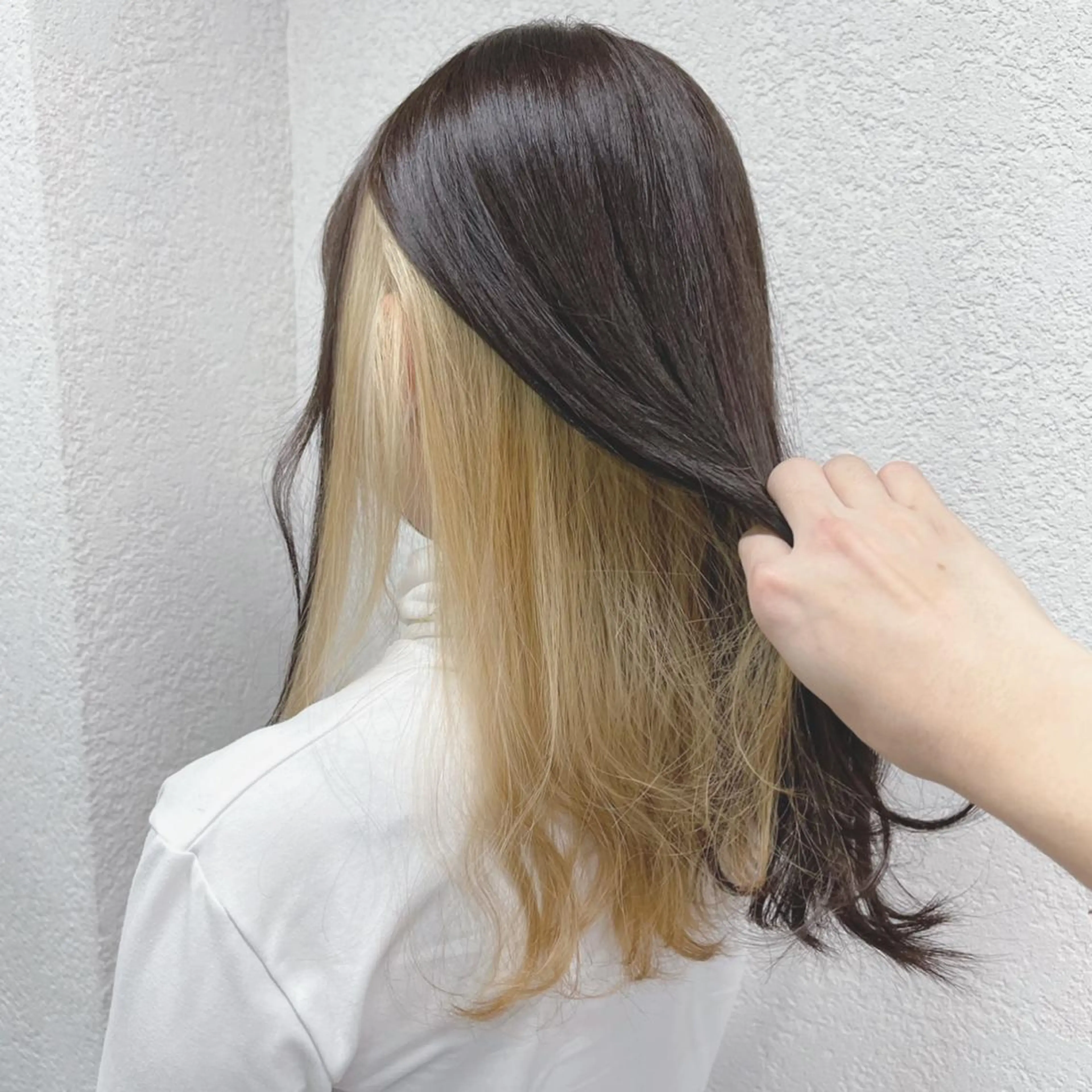 ロング カラー ベージュカラー 抜きっぱなしブロンド ブロンド ブロンドベージュ カット ヘアカラー トリートメント 槙川 郁弥のヘアスタイル