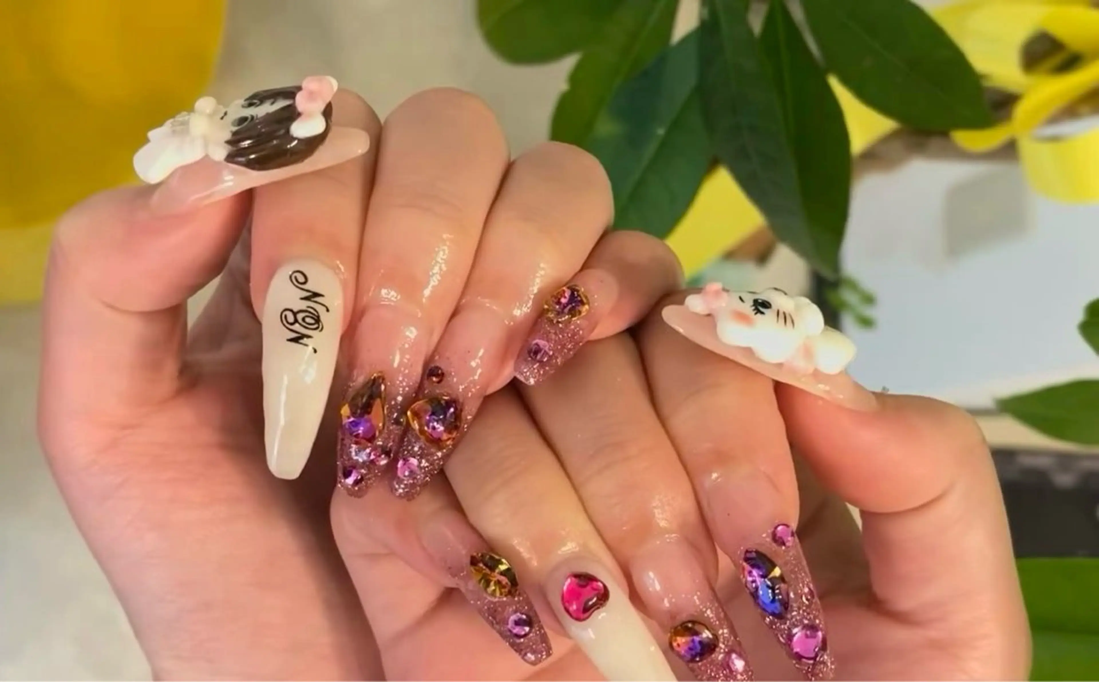 ネイル 持ち込み ハンドネイル Floria KANAのネイルデザイン