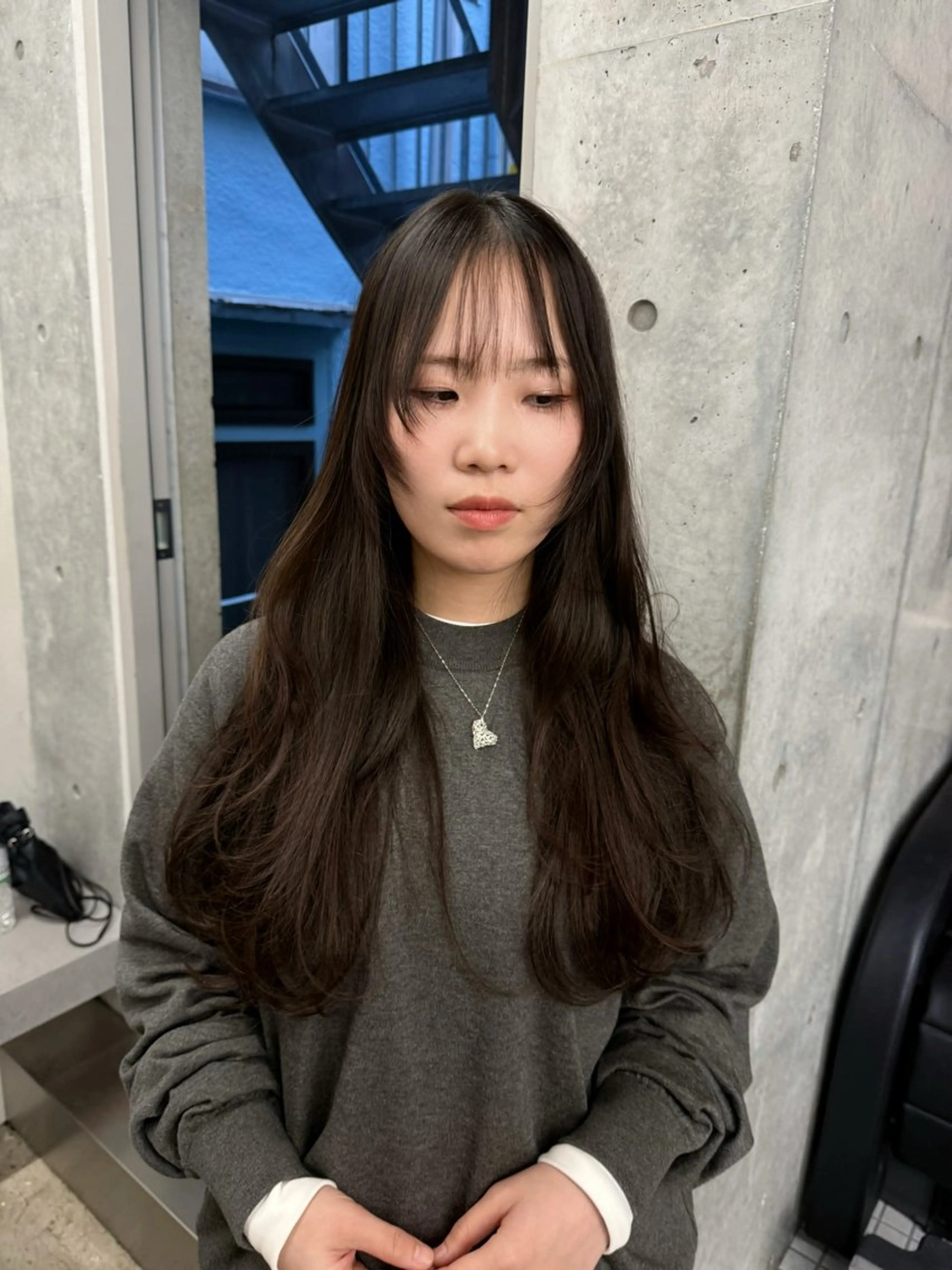 ロング カラー ロングレイヤー アッシュ ベージュカラー ブリーチ 透明感カラー カット ヘアカラー トリートメント 誰より丁寧なカット/ 小林輝/レイヤーのヘアスタイル