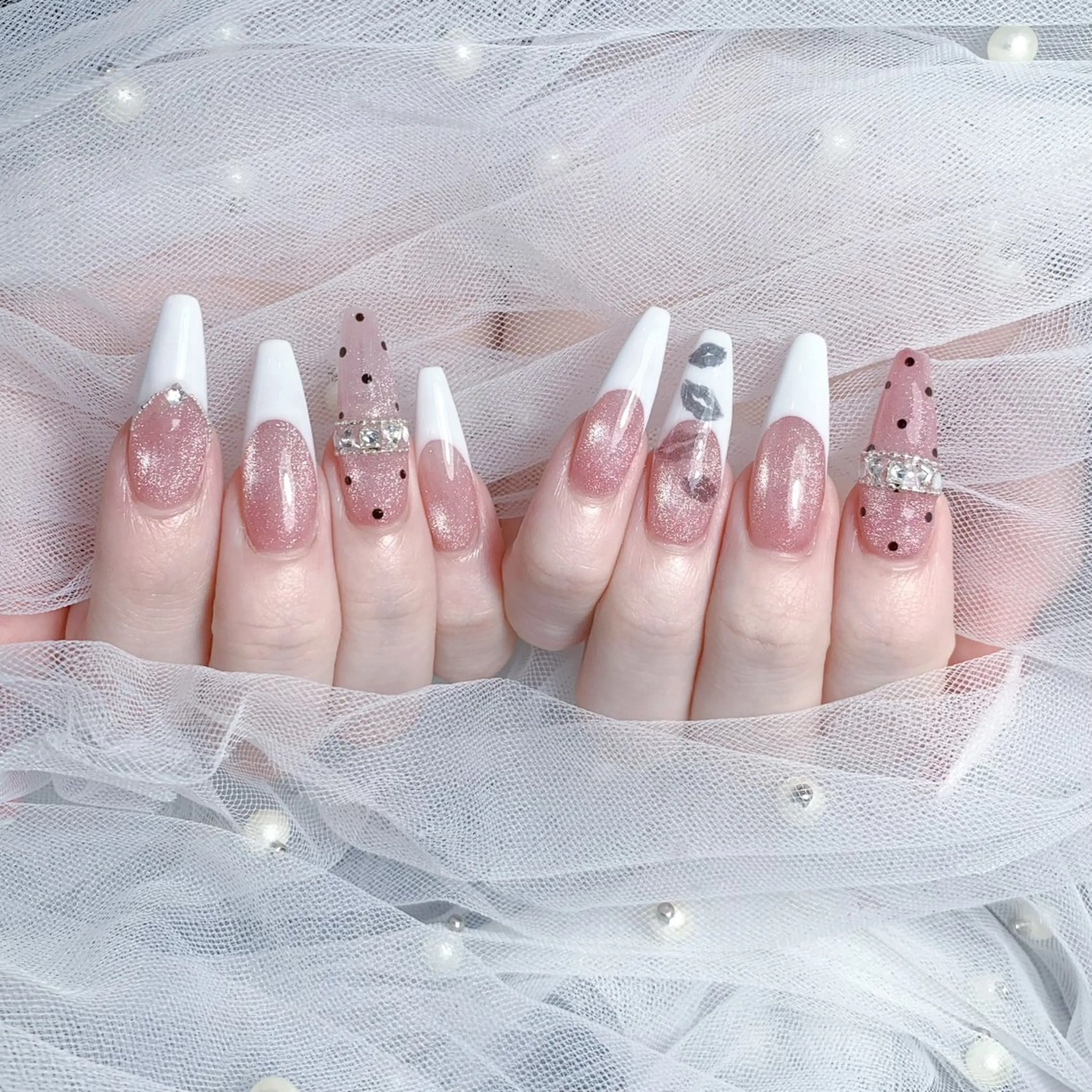ネイル キラキラネイル シンプルネイル 春ネイル ワンホンネイル 冬ネイル Quynh Sora Nailのネイルデザイン