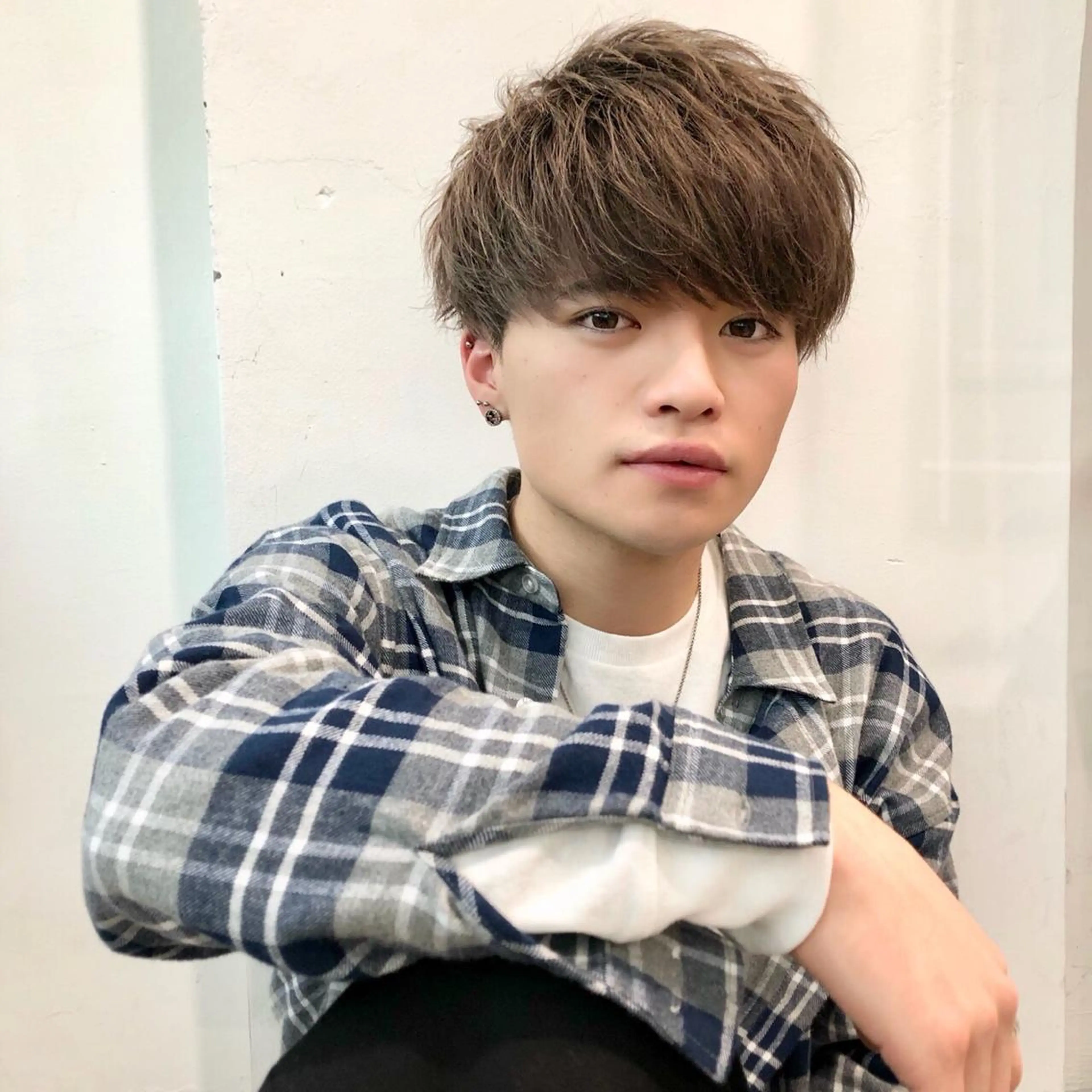 ショート カラー メンズ アップバング マッシュ メンズパーマ メンズショート 刈り上げ 赤み消し🌿 透明感カラー🫧のヘアスタイル