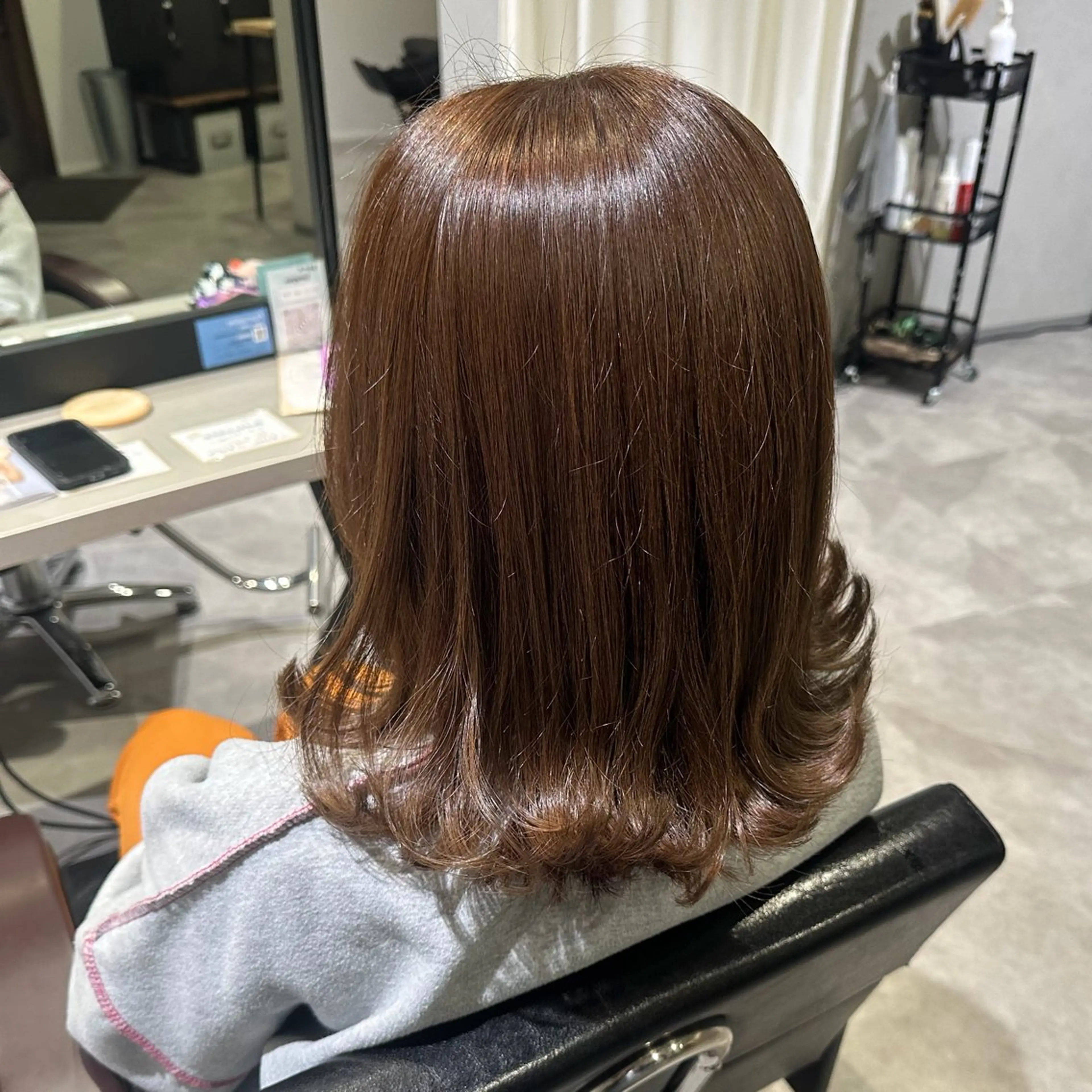 ミディアム カット ヘアカラー トリートメント MIRUKA/ 暖色カラー/ベージュのヘアスタイル