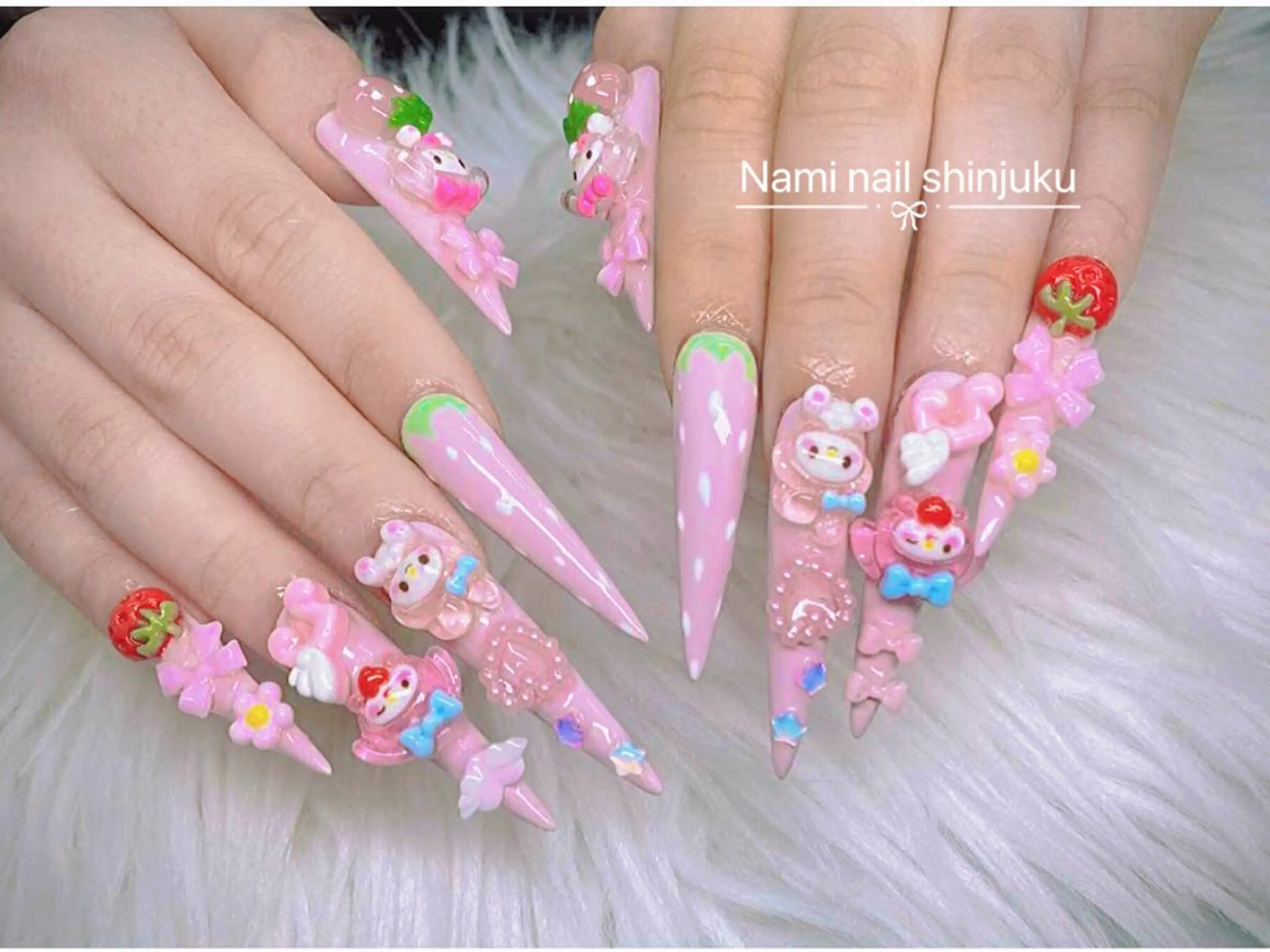 ネイル 長さ出し ガーリー 韓国ネイル ロングネイル 持ち込み ハンドネイル Nami nail salonのネイルデザイン