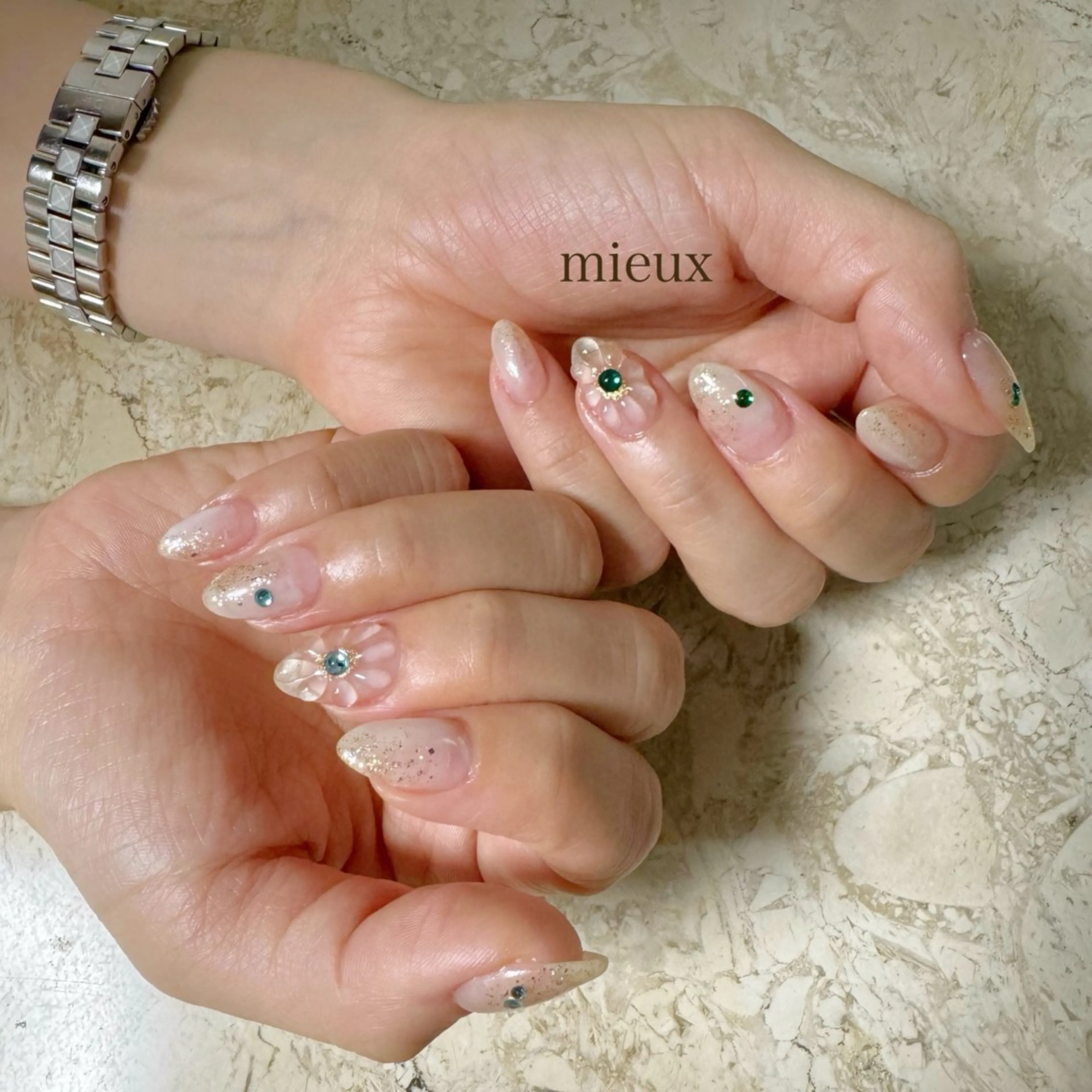 ネイル ハンドネイル フットネイル nail salon mieux(ミュー)のマツエク・マツパデザイン